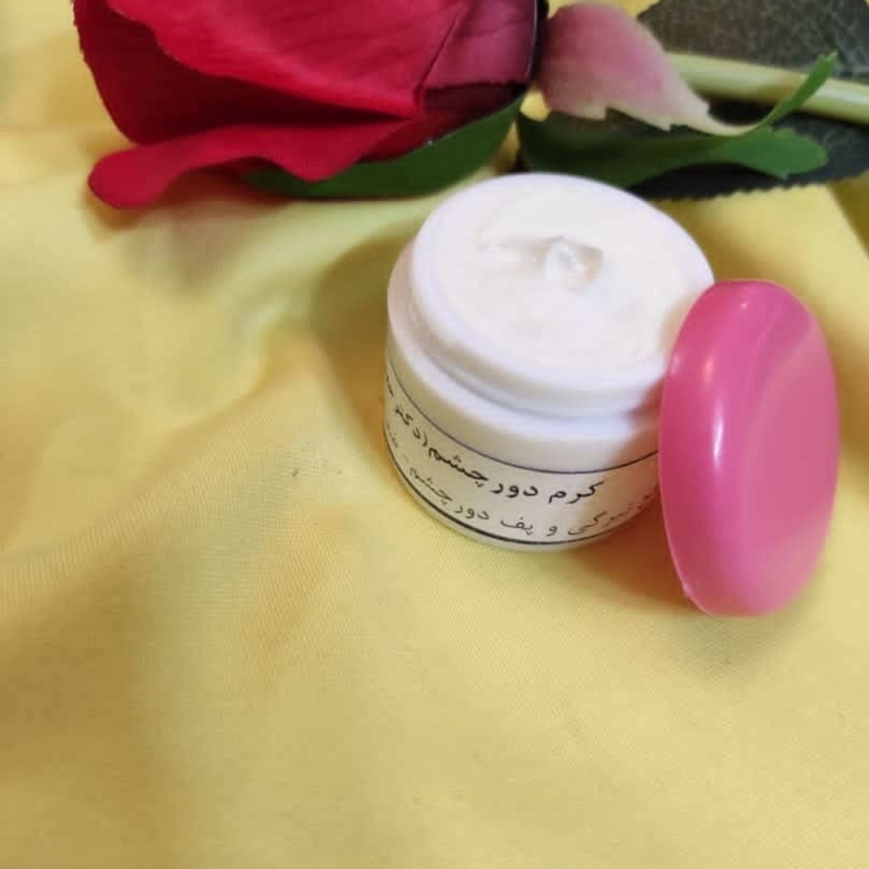 کرم گیاهی رفع تیرگی، چروک و پف دور چشم