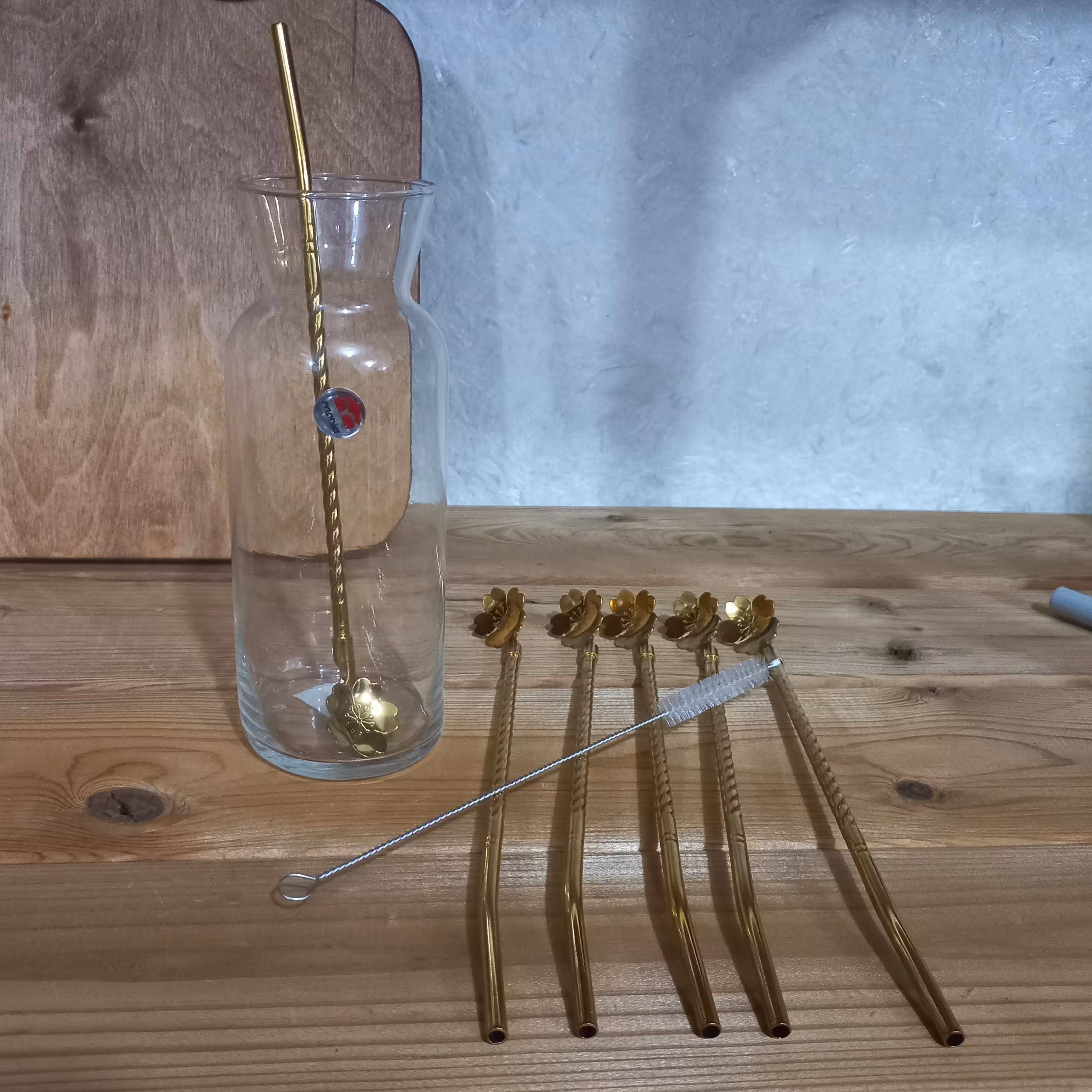 نی شربت قاشق دار استیل طلایی طرح گل فرچه دار  رنگ ثابت