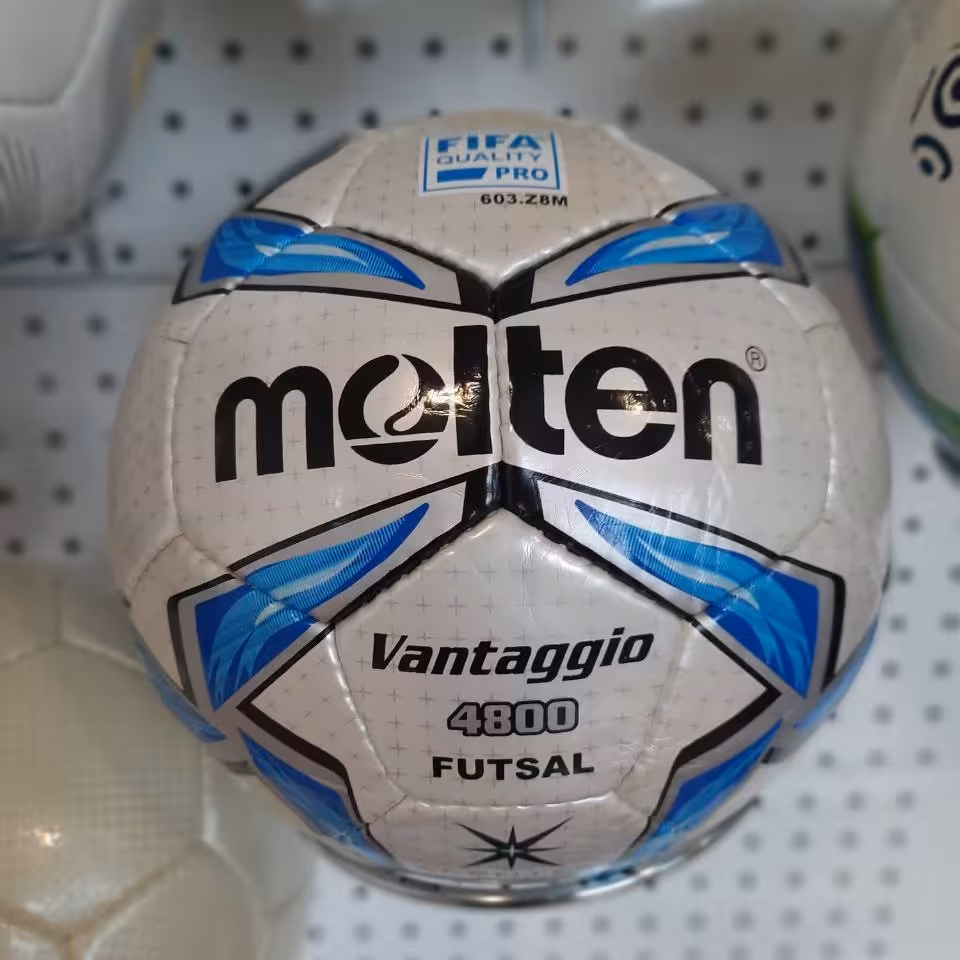 توپ فوتسال تنبل سایز 4