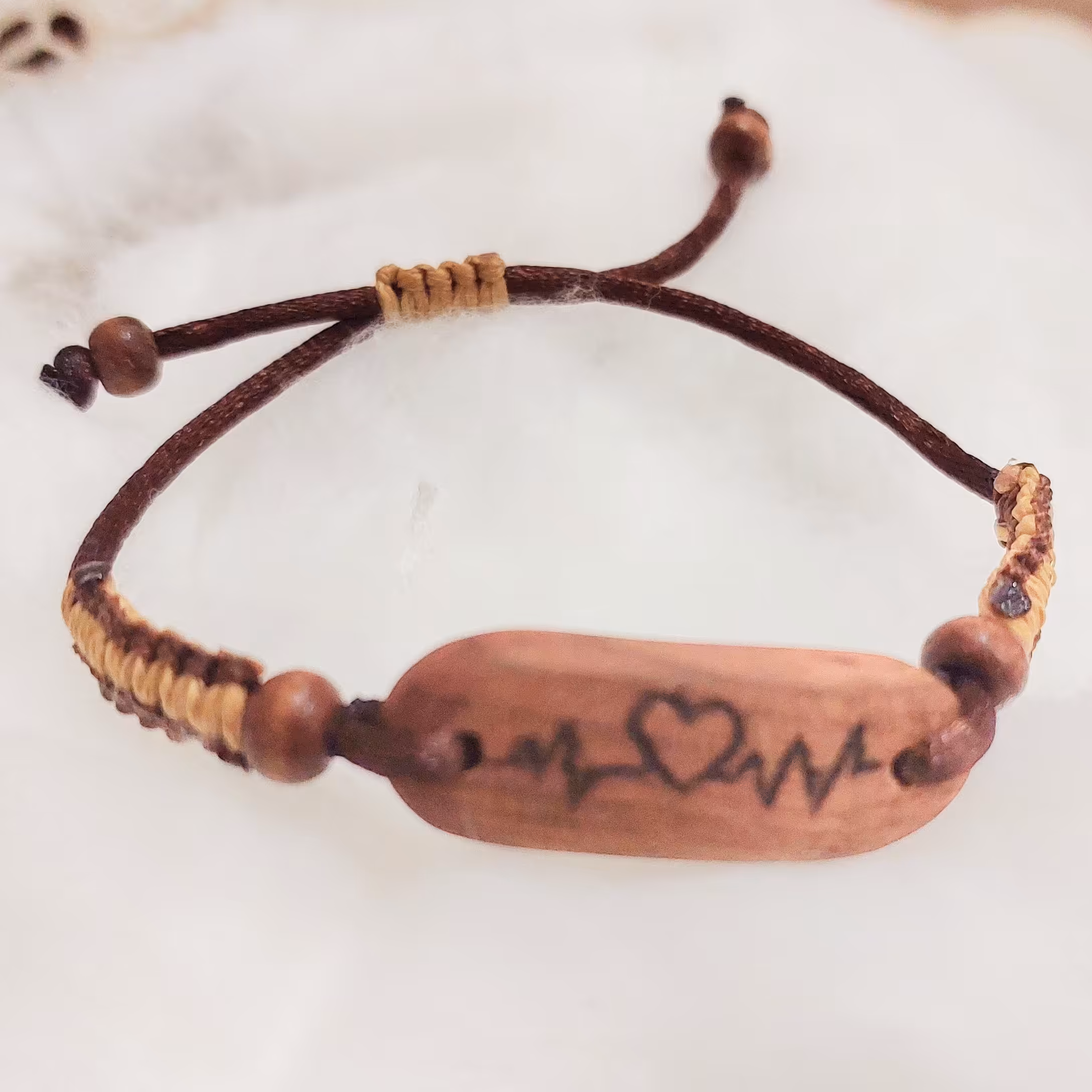 دستبند چوبی زیبا کلاسیک خاص برای افراد خاص خوش رنگ کار دست 