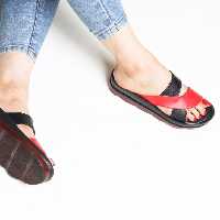 صندل طبی زنانه زرپای مدل 55810 رنگ مشکی قرمز 