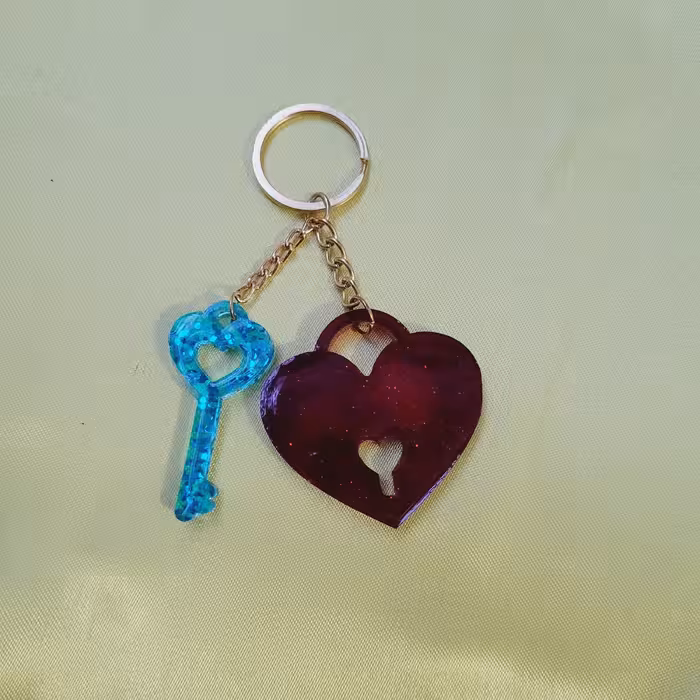 جاسوئیچی تمام رزینی طرح قلب و کلید