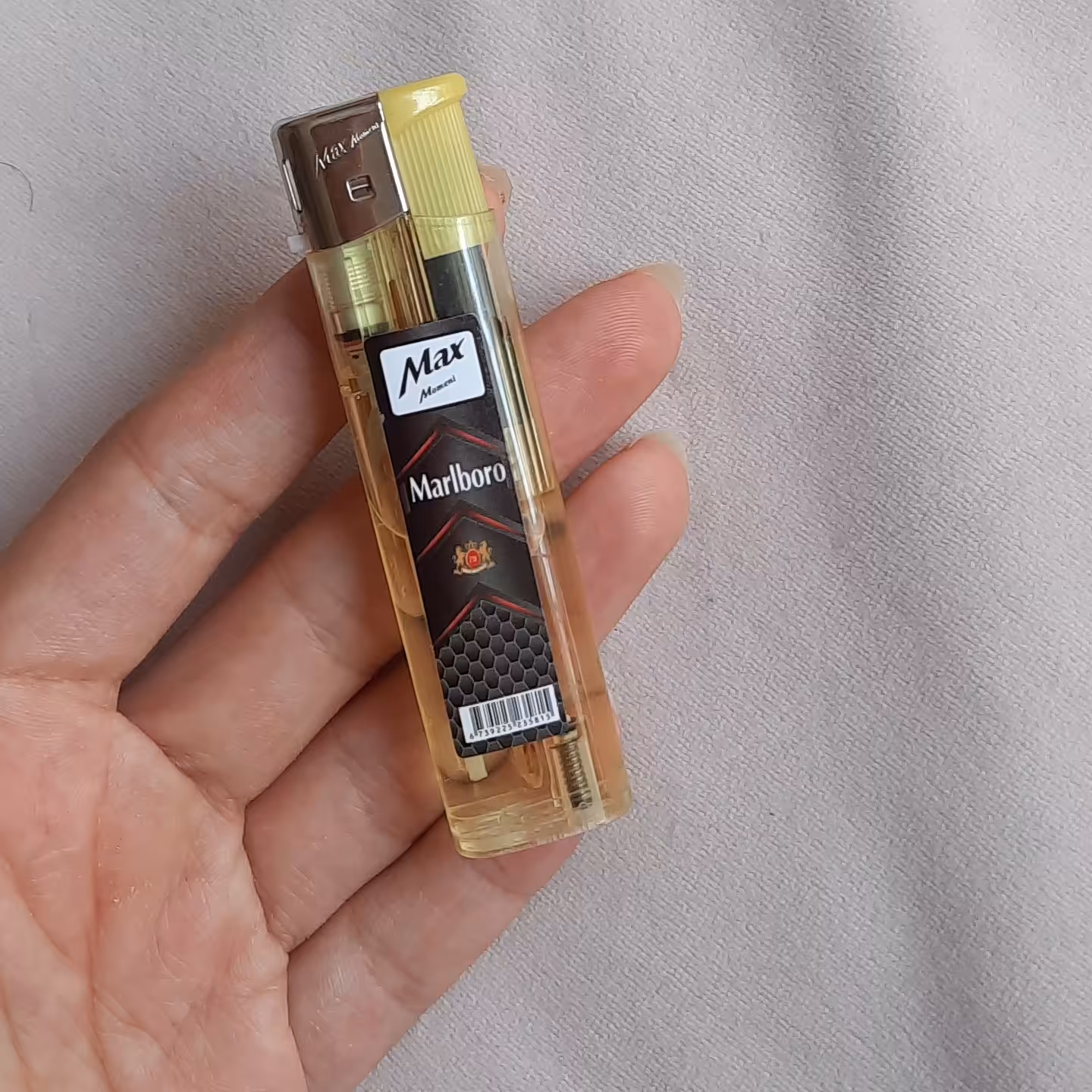 فندک در رنگبندی متنوع 