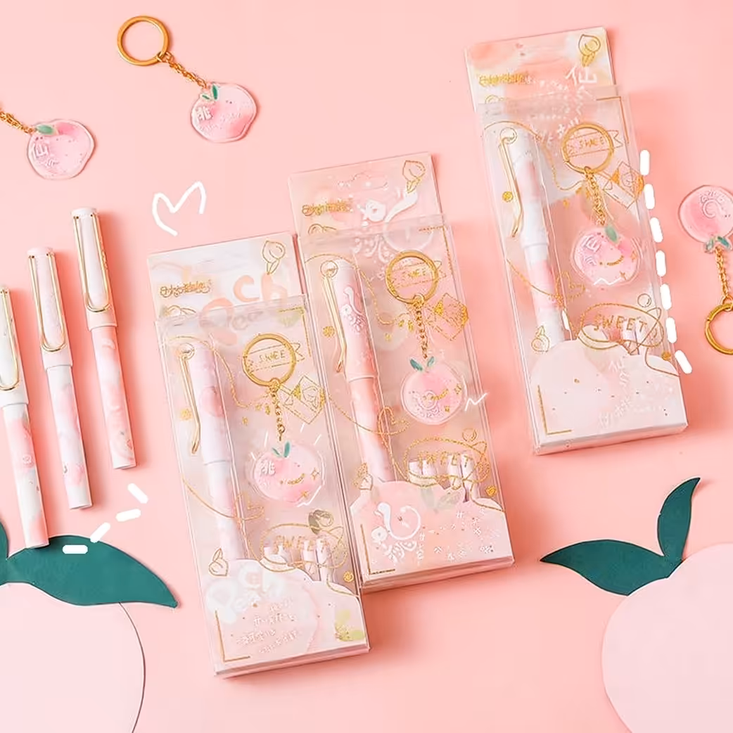 ست فانتزی 6 تکه وارداتی هلو شامل خود نویس هلو آویز کیف و کلید هلو و جوهر یدک پک لوازم فانتزی هلویی