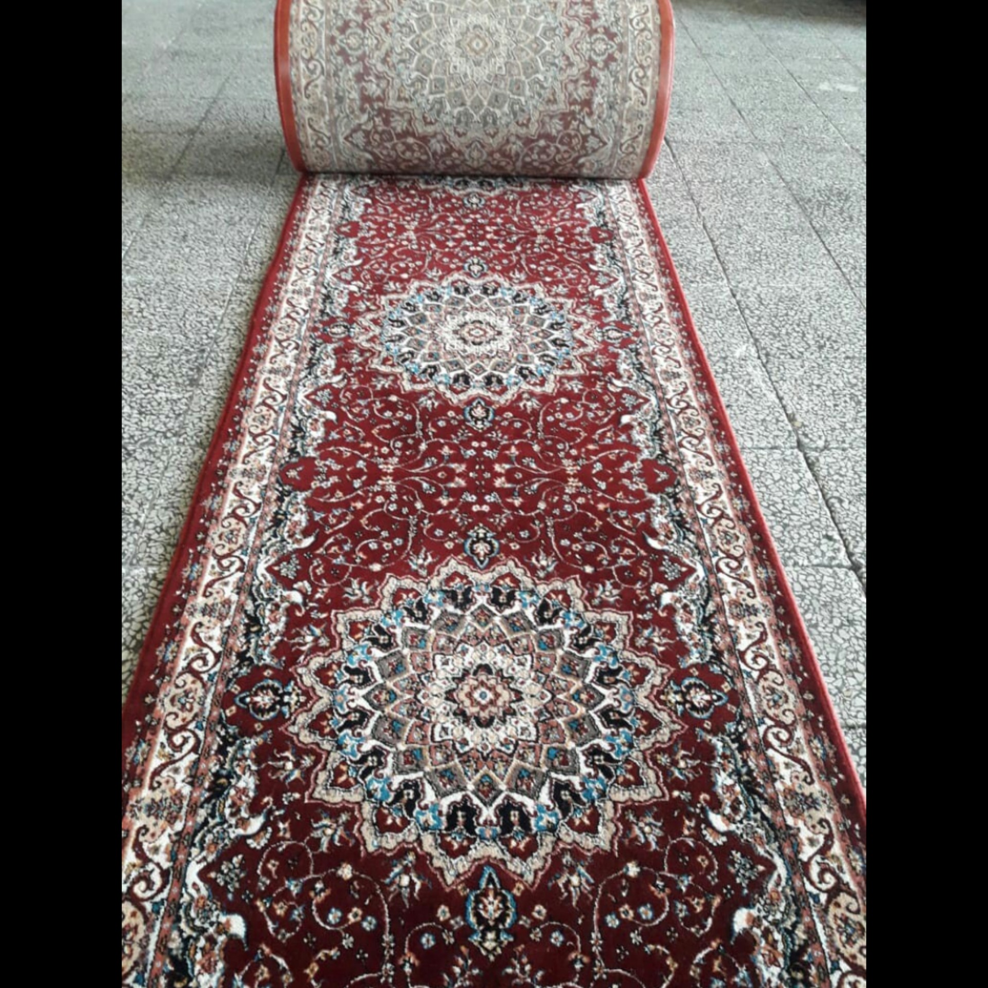 فرش کناره متری لاکی ( قرمز ) سایز دلخواه مشتری، طرح 700، فرش راهرویی یا کنارفرشی ( هزینه ارسال پسکرایه میشود)