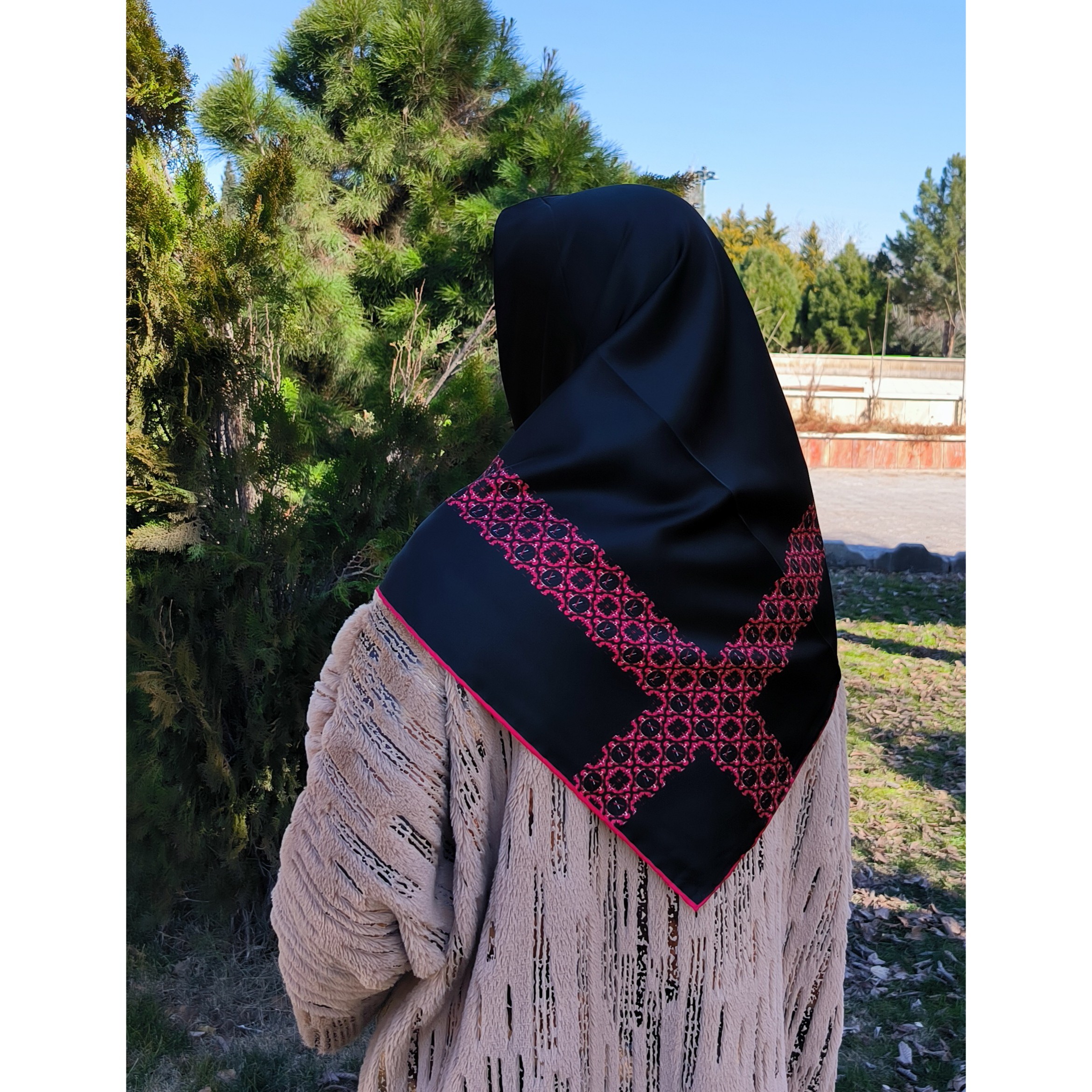 روسری ابریشم ترک کف ساده با حاشیه طرحدار