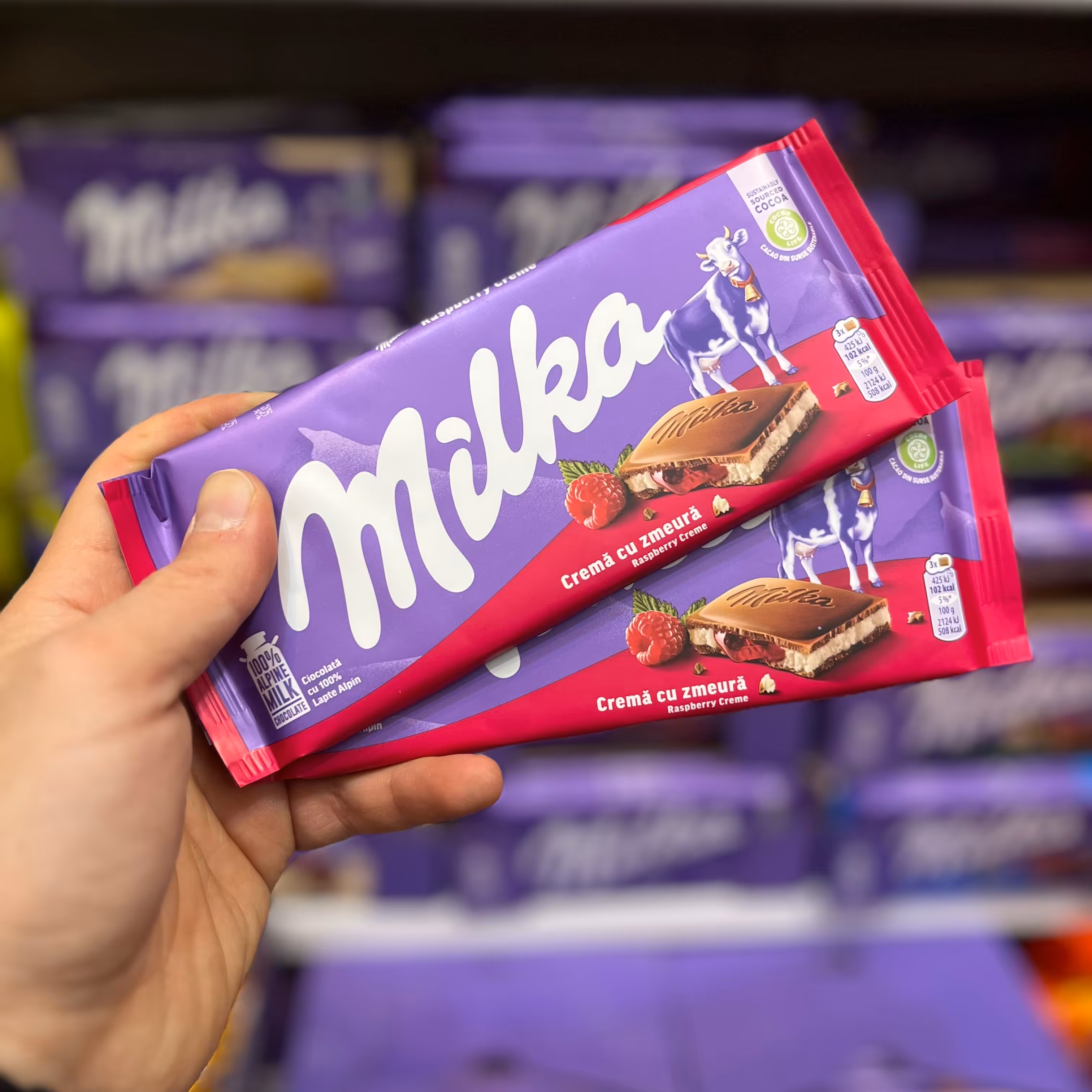 شکلات میلکا شاه توت 