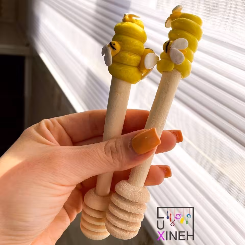 قاشق چوبی عسل