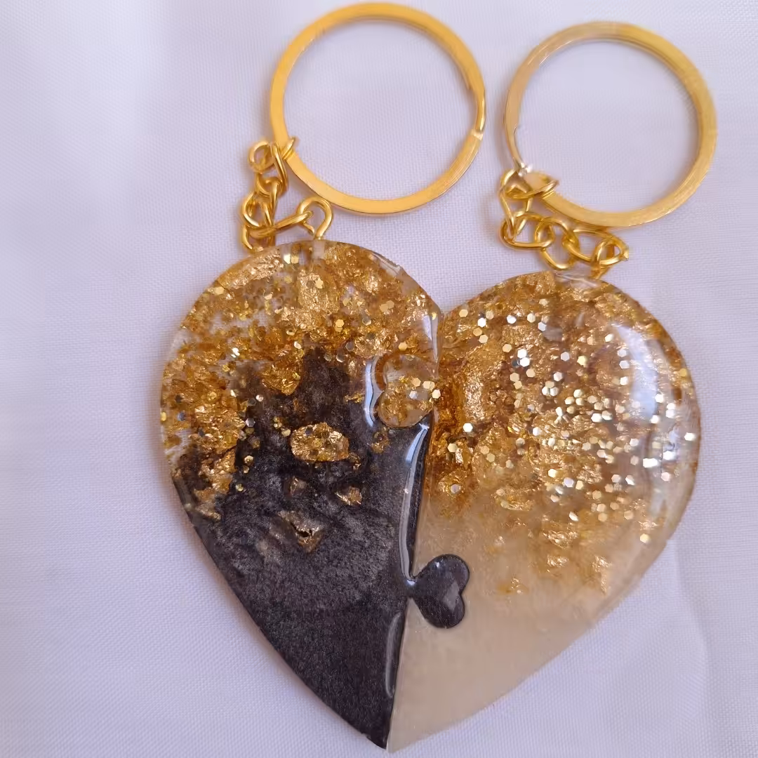 جاسوییچی قلب جنس رزین، دوتیکه  دوتایی ورق طلا  باسایز 6سانت (دستساز)