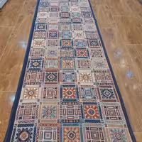 کناره گلیم فرش ماشینی  متری طرح سنتی زیبا سرمه ای  در عرض و طول مورد نظر شما با  قیمت تولیدی