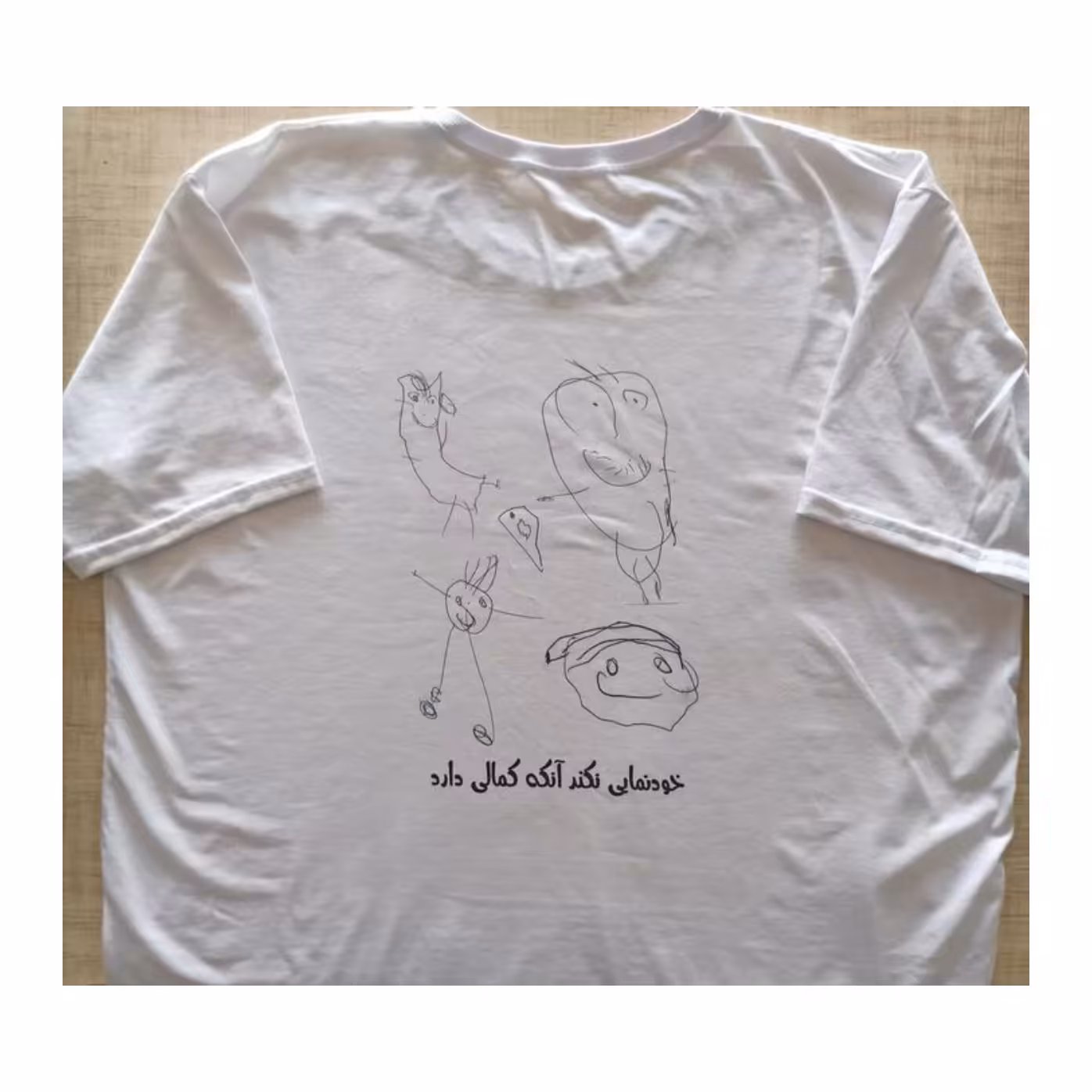 چاپ عکس دلخواه شما بر روی لباس و تیشرت  رنگ مشکی و سفید سایز 5 و 4