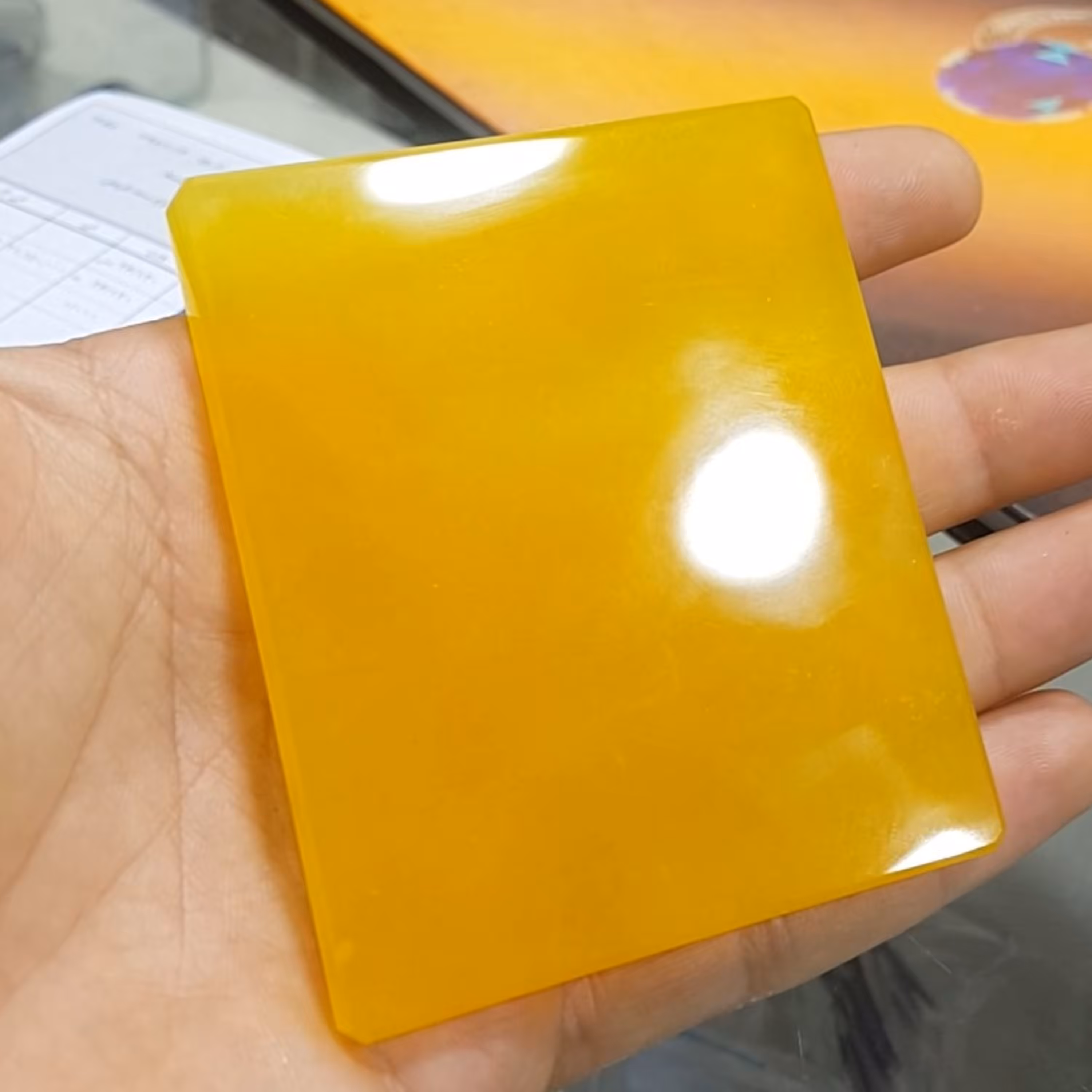 نگین های عقیق زرد طبیعی با ابعاد بزرگ و استثنایی