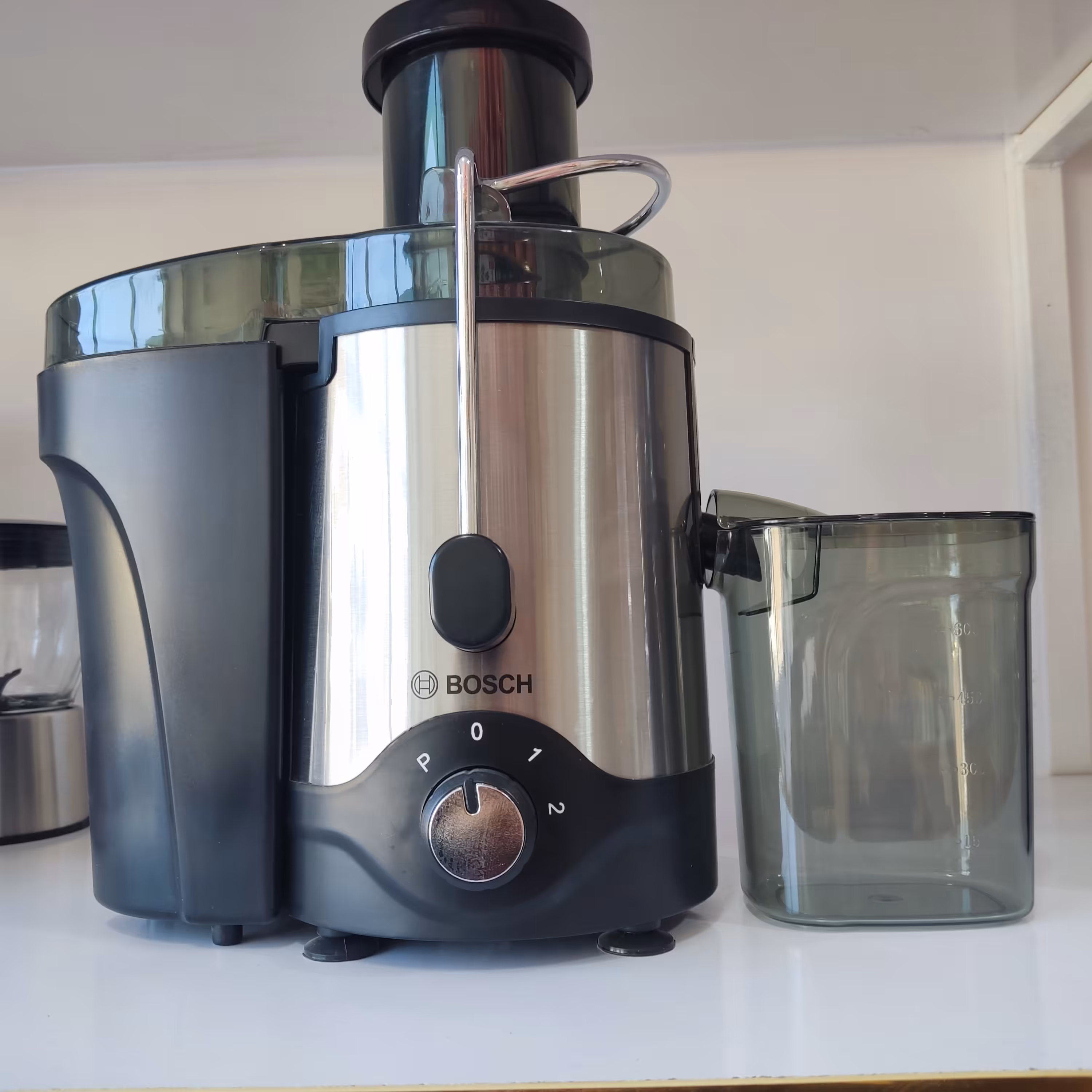 آبمیوه گیری بوش تک کاره مدل wb-E12j