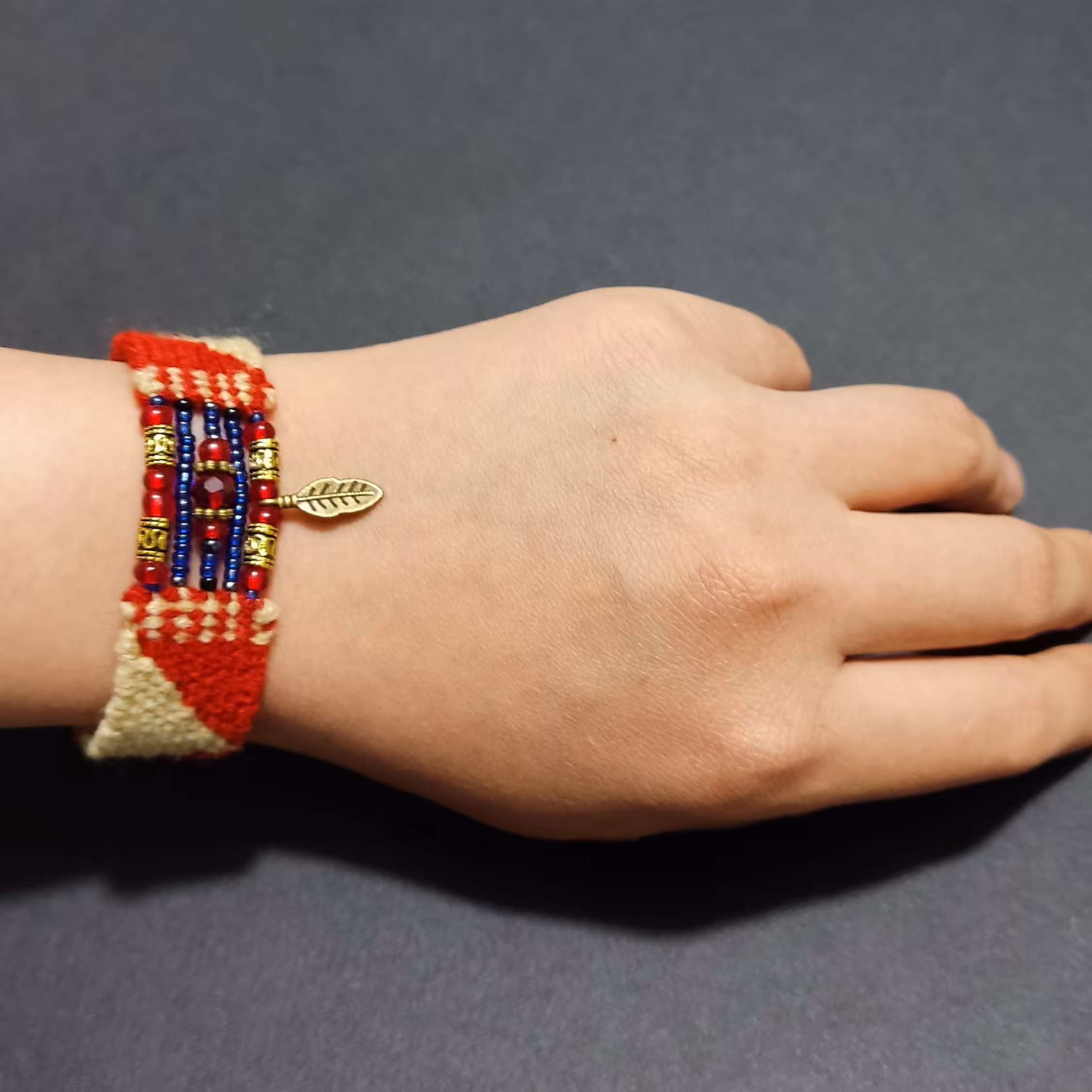 دستبند گلیم _ کد Ds124000 _متریال کاموا، کریستال و...