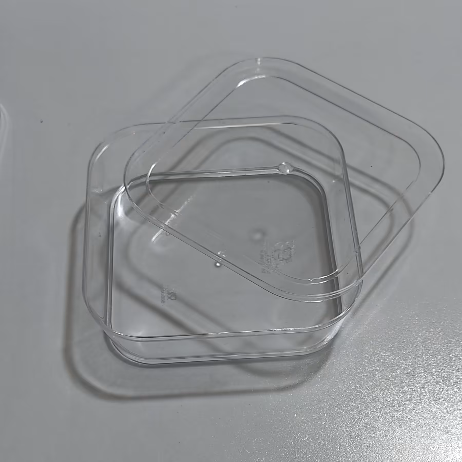 ظرف طلقی دسری  مربع 18 سانت با عمق 4 سانت