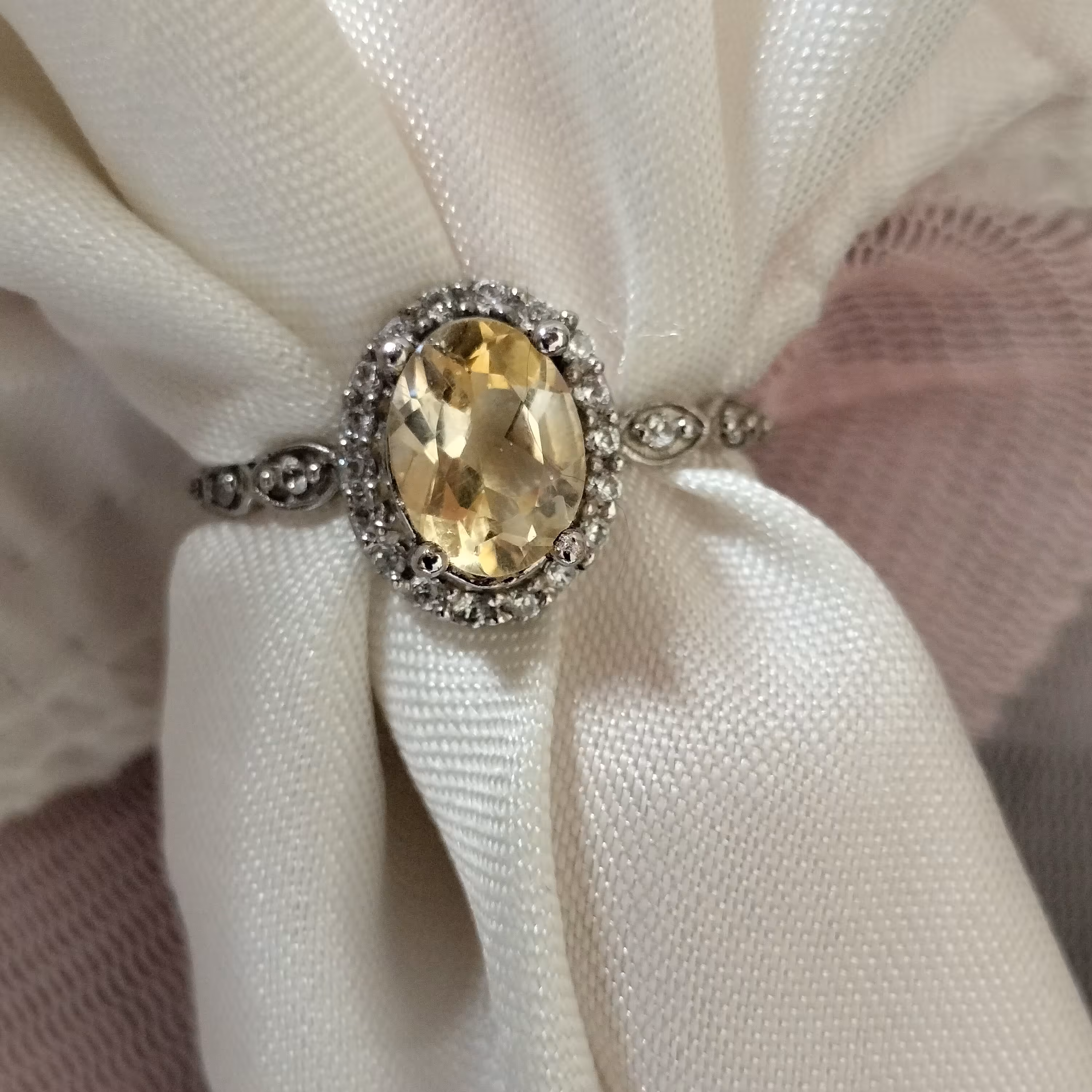 انگشتر دخترانه ظریف نقره عیار 925 نگین زیبای سیترین