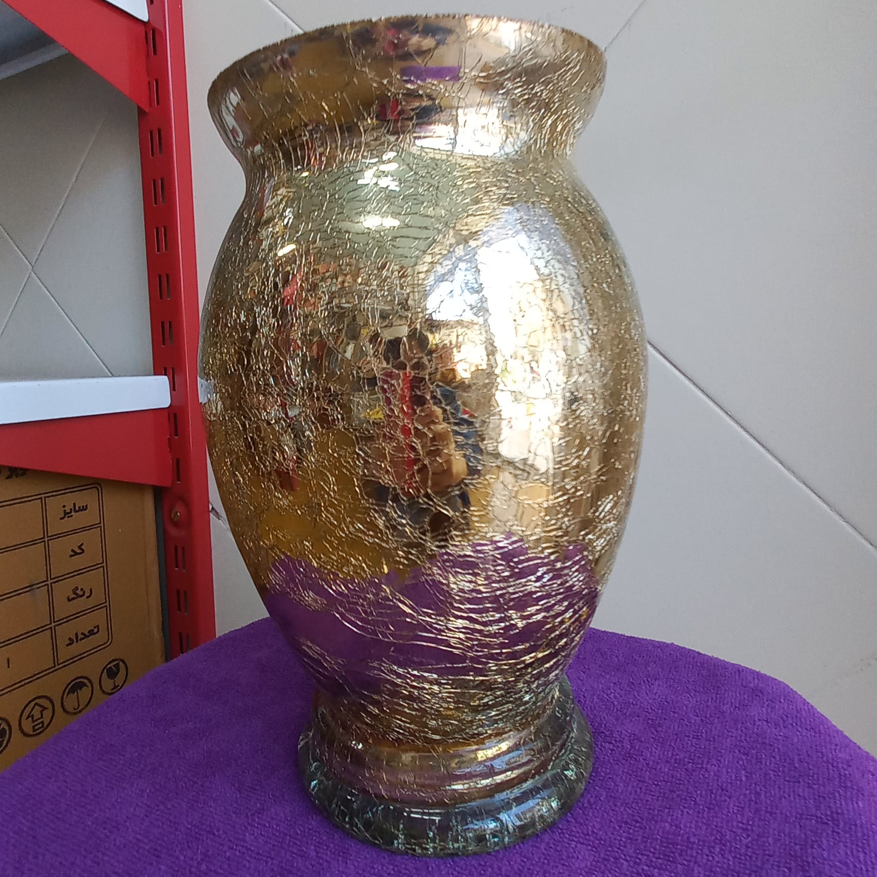 گلدان شیشه ای طلایی