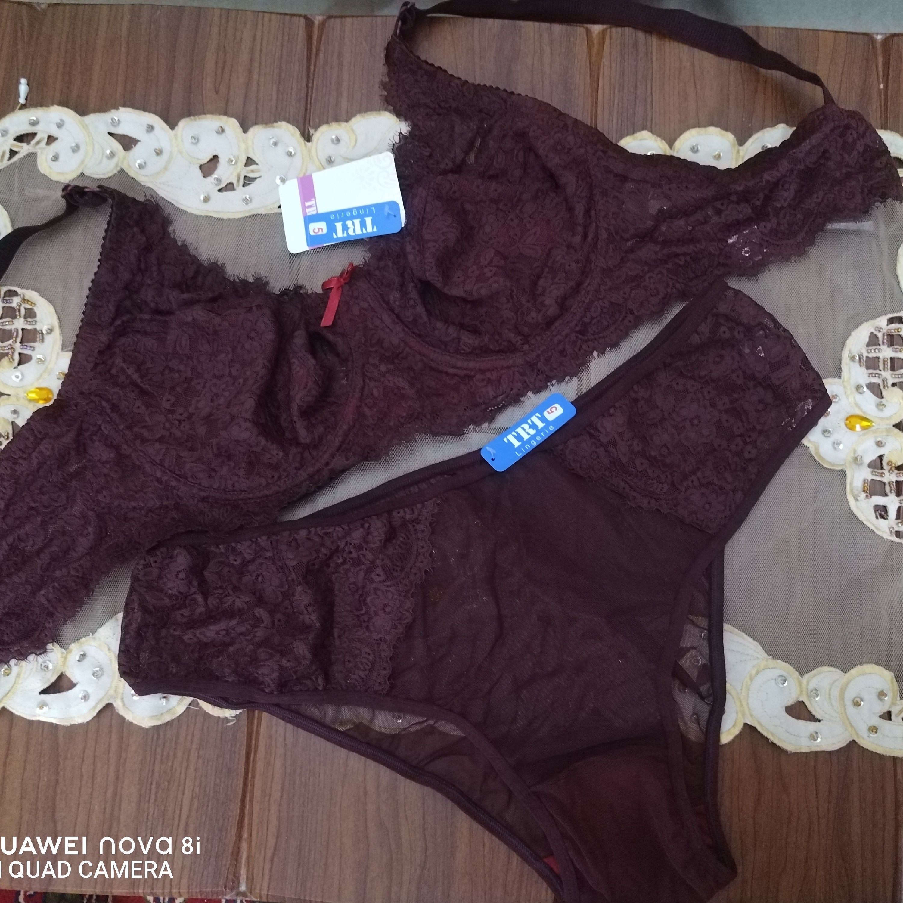 ست سوتین و شورت تمام گیپور. فاق شورت نخ. مخصوص خانم های سایز بزرگ. سایزبندیش از 90 تا 105. رنگ زرشکی
