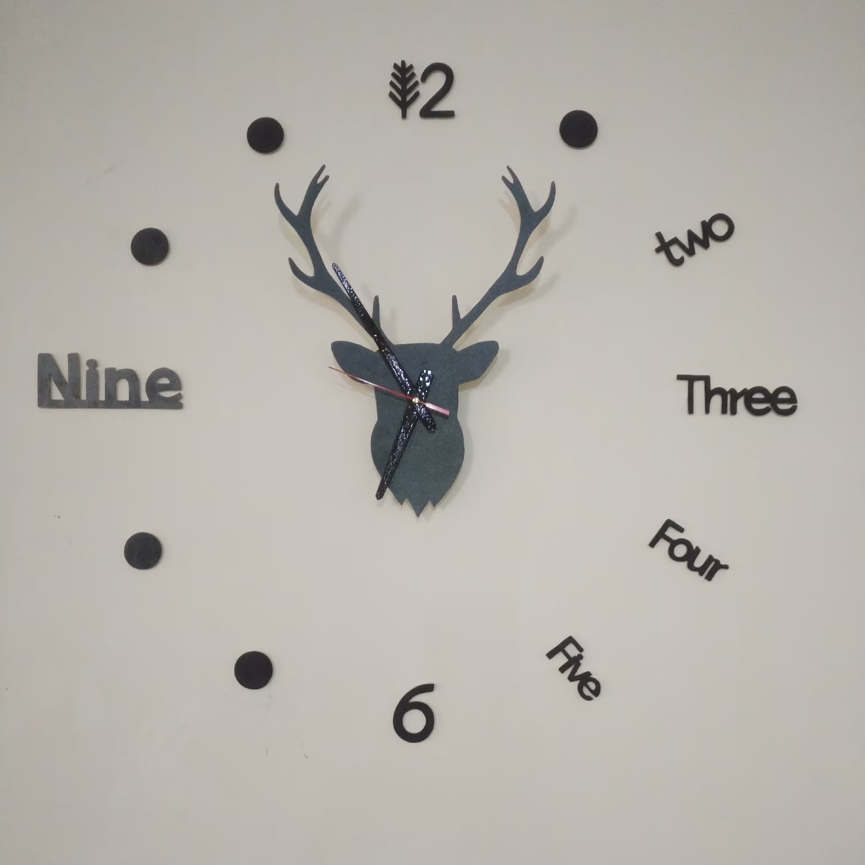 ساعت دیواری گوزن