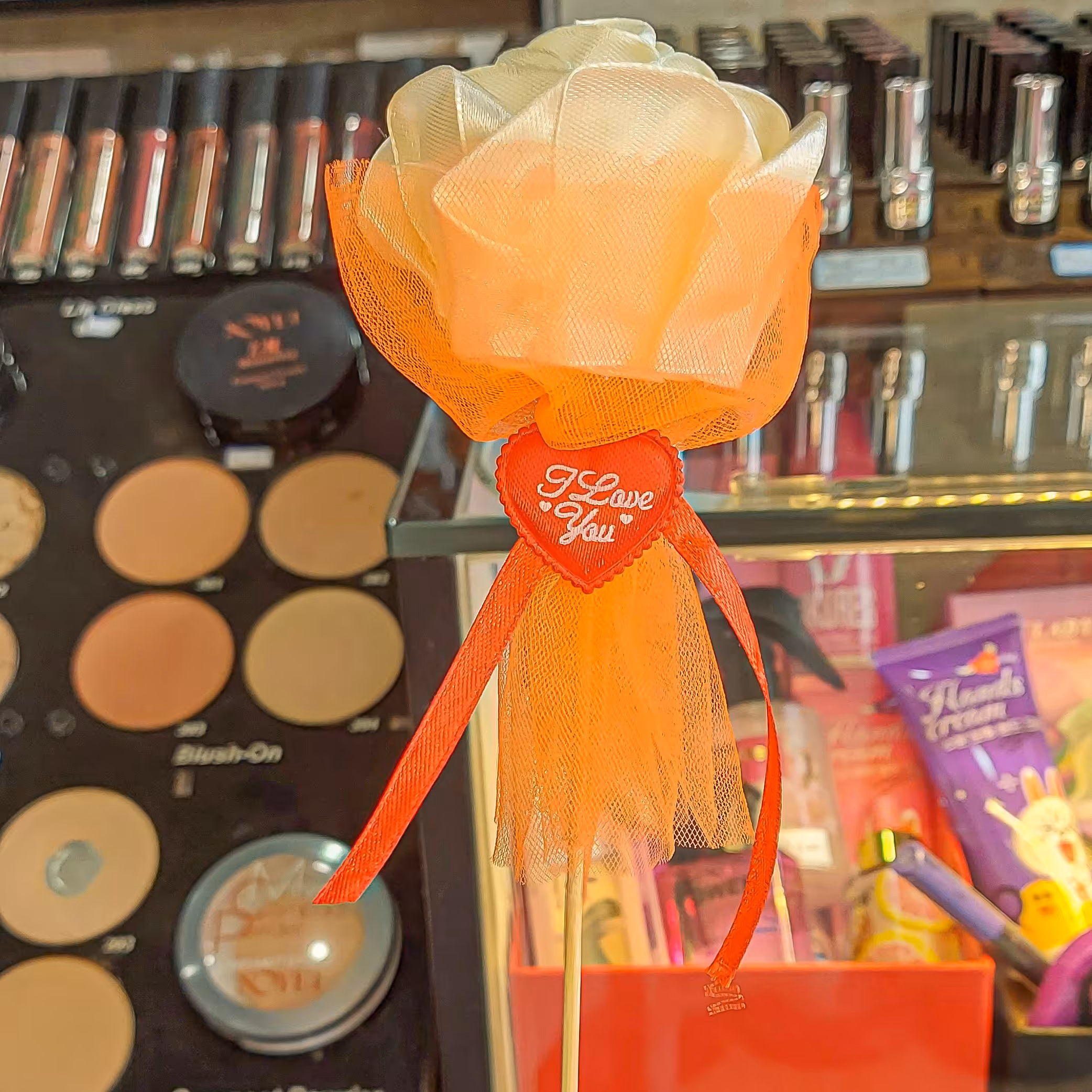 گل رز براق ساتنی  مناسب برای هدیه دادن