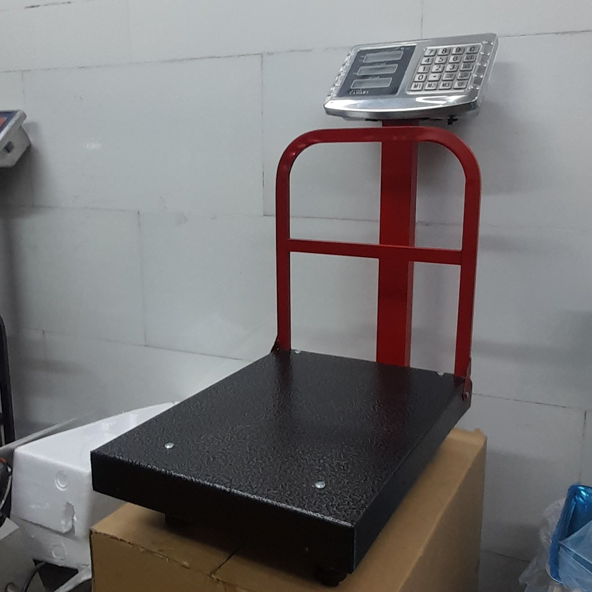 ترازو باسکول دیجیتال 200 کیلویی گارددار ، تاشو کفی 30 در 40 (ارسال با باربری و پس کرایه)