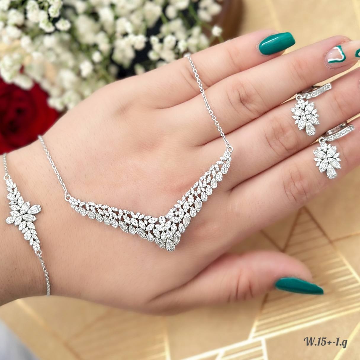 سرویس  نقره طرحی شیک و زیبا با عیار 925 و ابکاری  رادیوم .رنگ ثابت   مناسب برای کادو و دارای فاکتور معتبر  ارسال رایگان