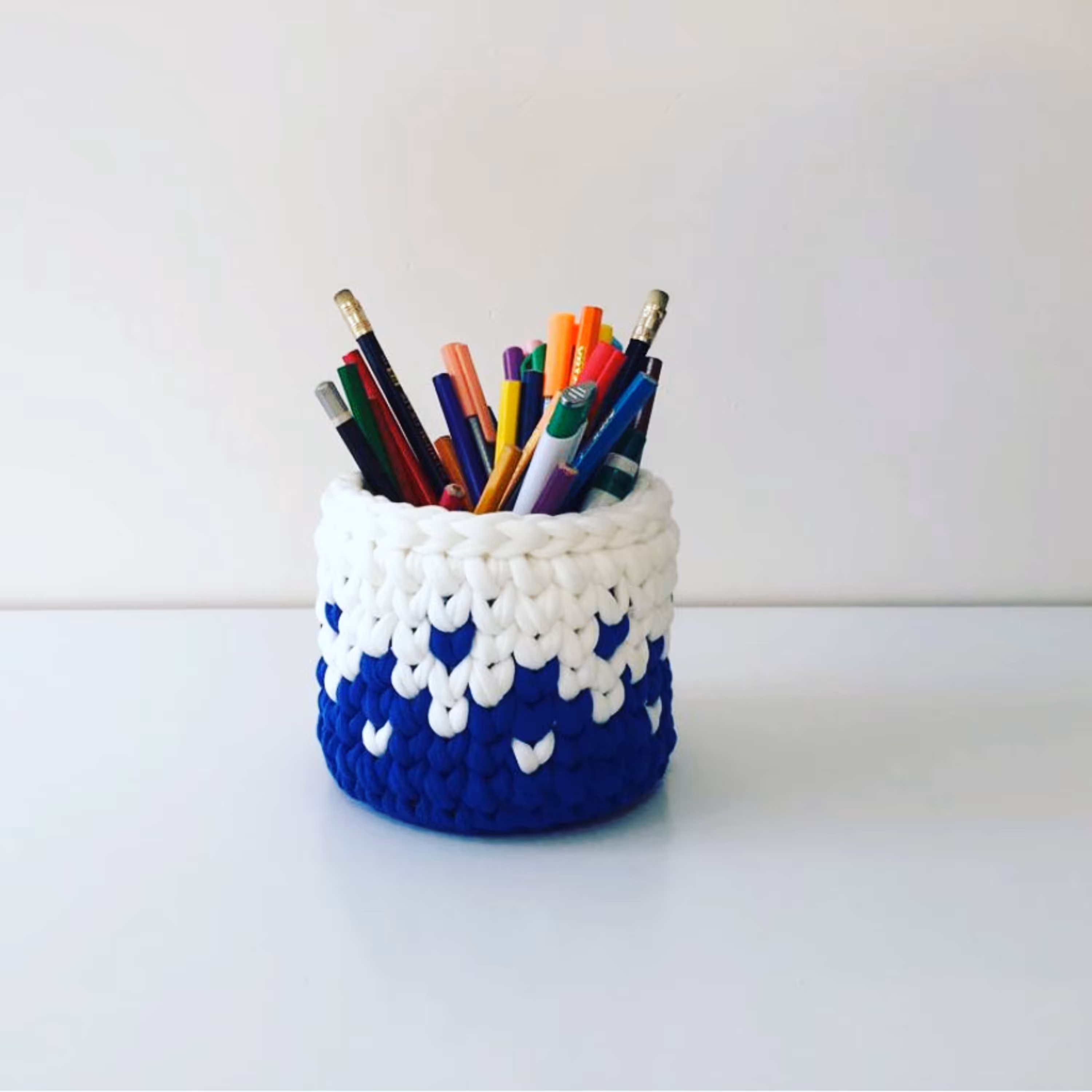 سبد تریکویی جا مدادی سایز 12 سانت مدل زیکزاک