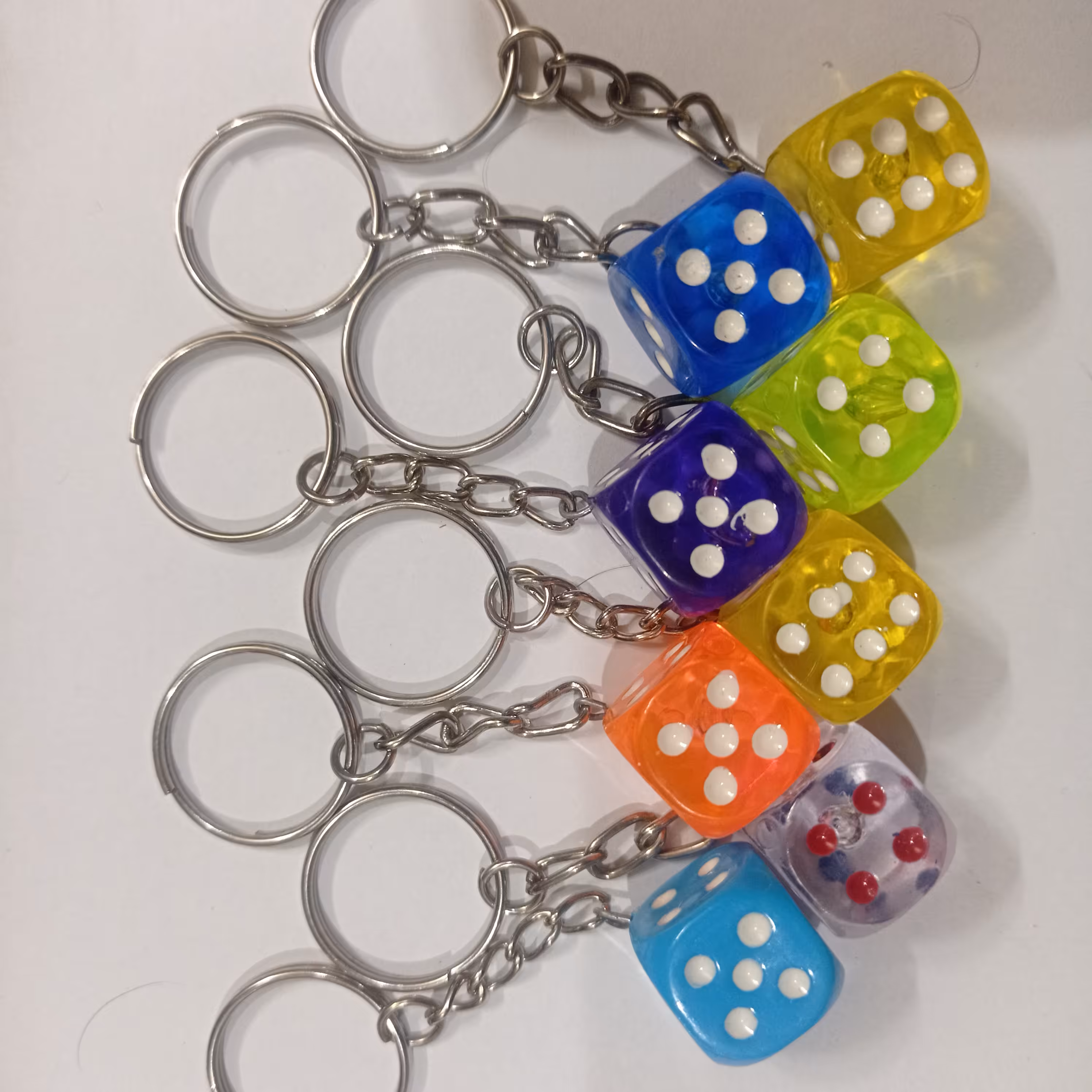 جا سوئیچی و جا کلیدی طرح تاس رنگبندی مناسب برای جاکلیدی،آویز کیف و سایر مکان ها 