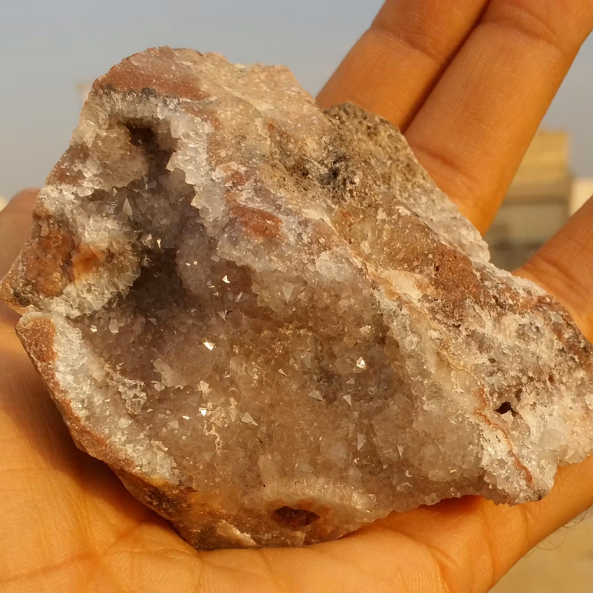 نمونه فوق کلکسیونی غولپیکر  کلسیت پر بلور درون بستر بسیار زیبا 100 در 100 طبیعی شاهکار خلقت محشر و تک خارق العاده
کد