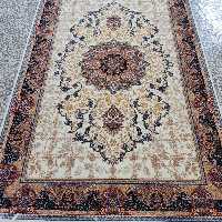 فرش ماشینی یک جفت 1.5 متر در 2.25 متری هیوا کِرم 700 شانه hcpx2 تراکم 2550 صد در صد نخ ارسال پس کرایه