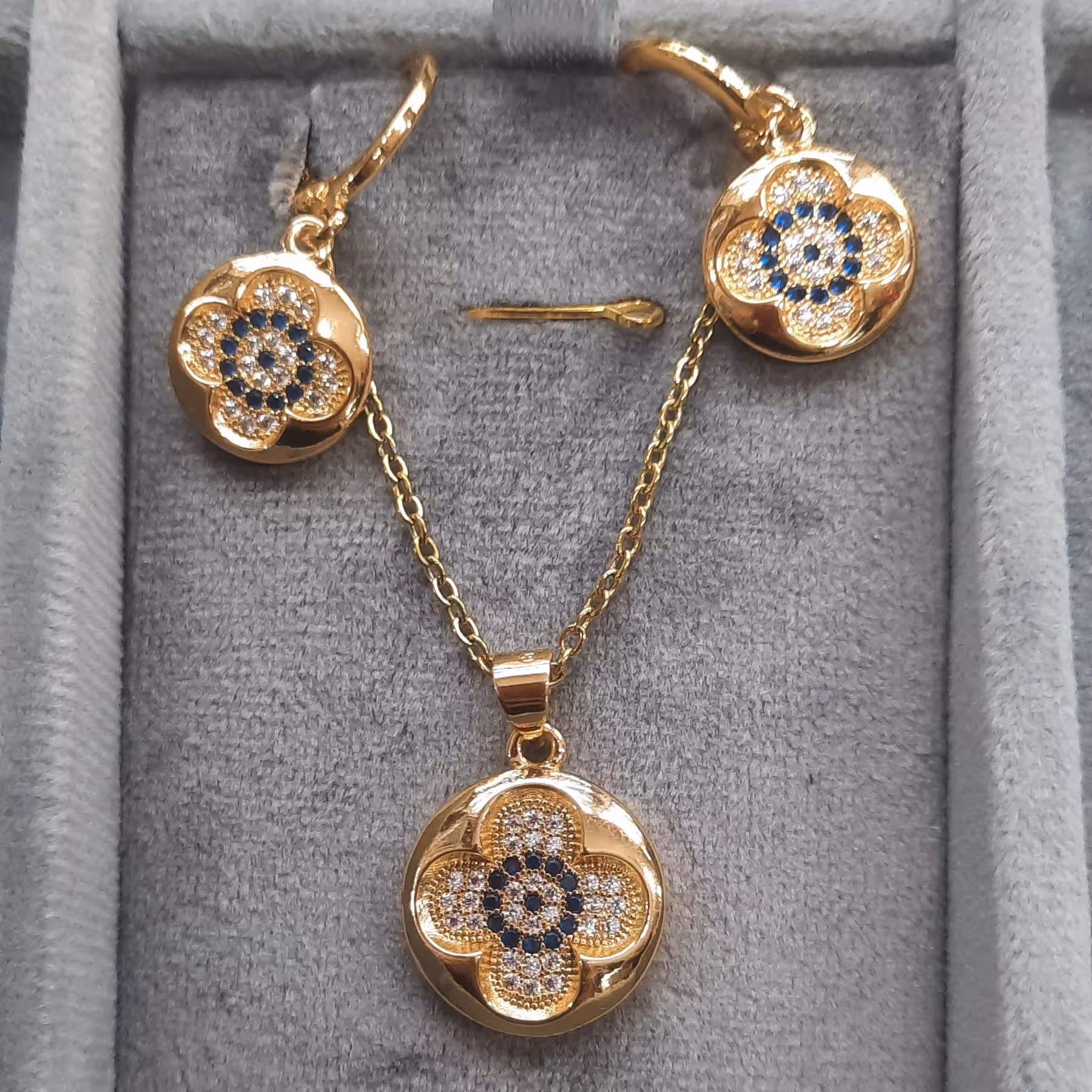 نیم ست چشمی بسیار زیبا