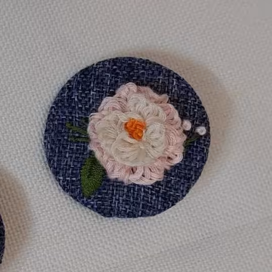 پیکسل گلدوزی شده با دست 