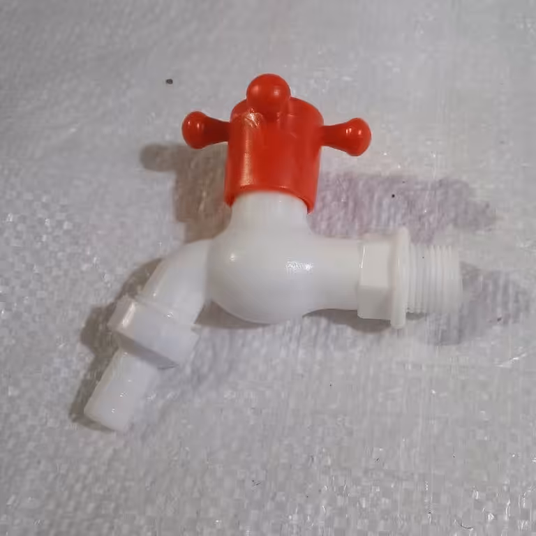 شیر حیاطی پلاستیک دسته سکانی ایرانی