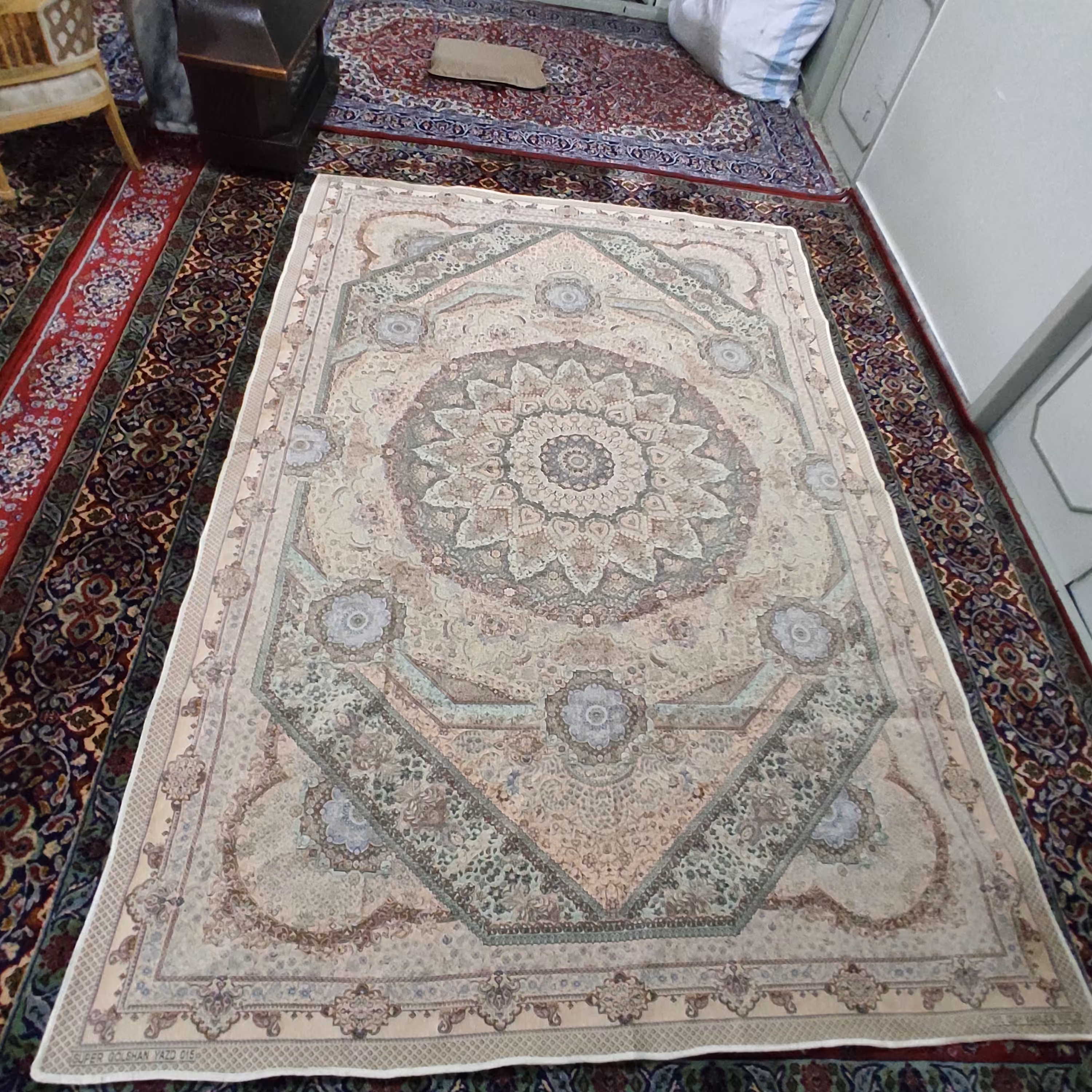 روفرشی 9 متری ابریشم مخمل (رنگ زمینه کرم) کیفیت عالی