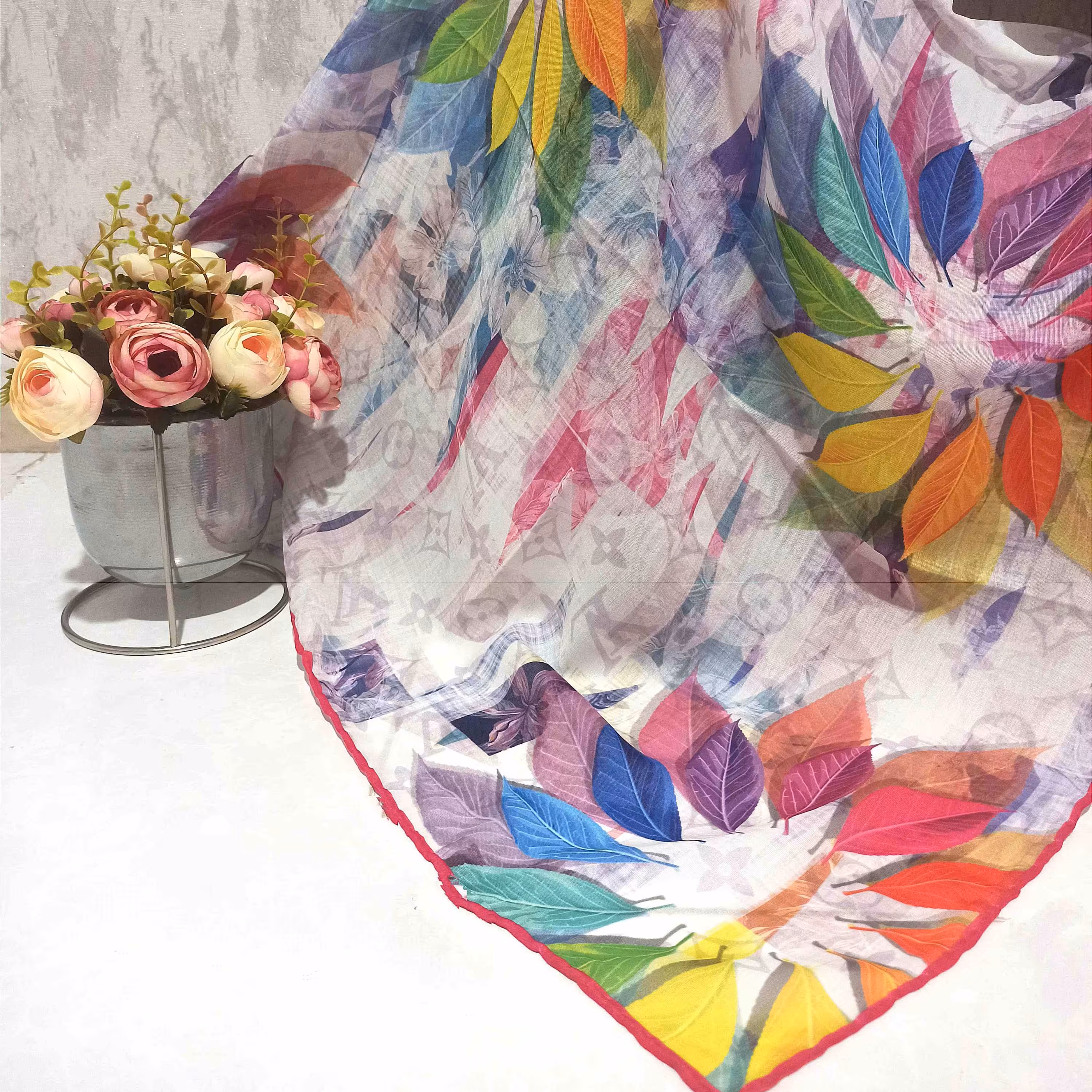 روسری زنانه رنگی LV کیفیت عالی سایز 130