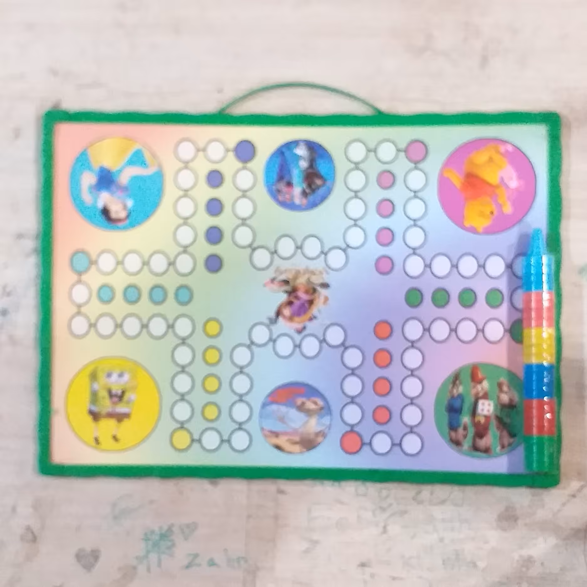 منچ وایت برد دور پلاستیکی دسته دار  با پاک کن مغناطیسی . 