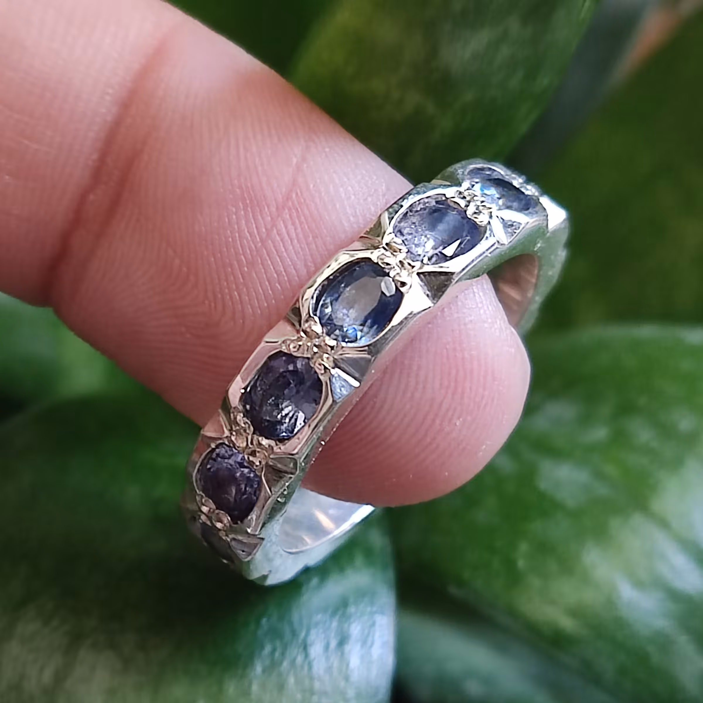 حلقه تمام سفایر(یاقوت کبود) پاک و شفاف کریستالی