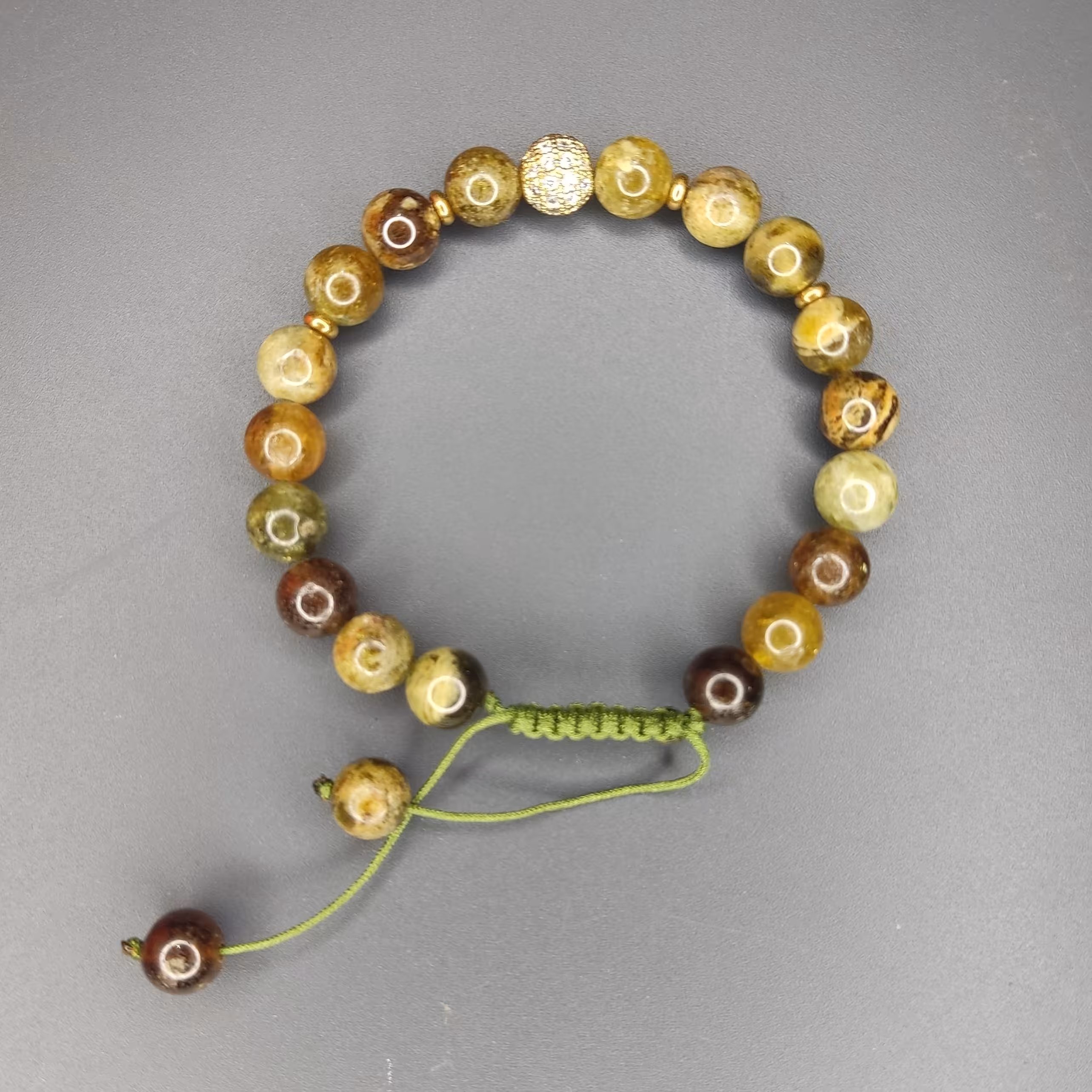 دستبند گارنت سبز دمانتویید روسیه سایز8 در دو نمونه همراه با پرهنیت و مخراج  و همراه با گوی مخراج