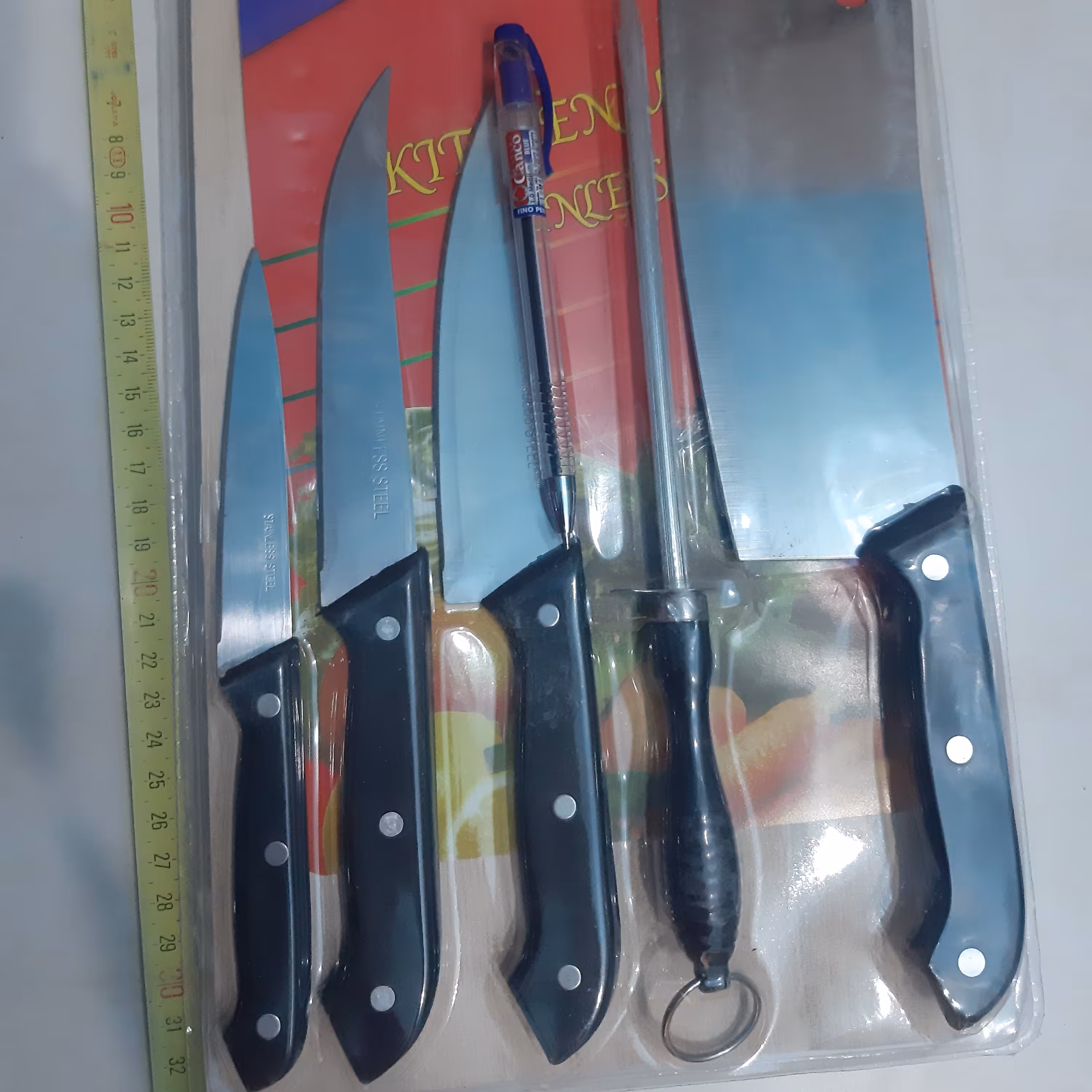 ست چاقو  آشپزخانه 5 پارچه  به همراه   تخته پلاستیک فشرده 