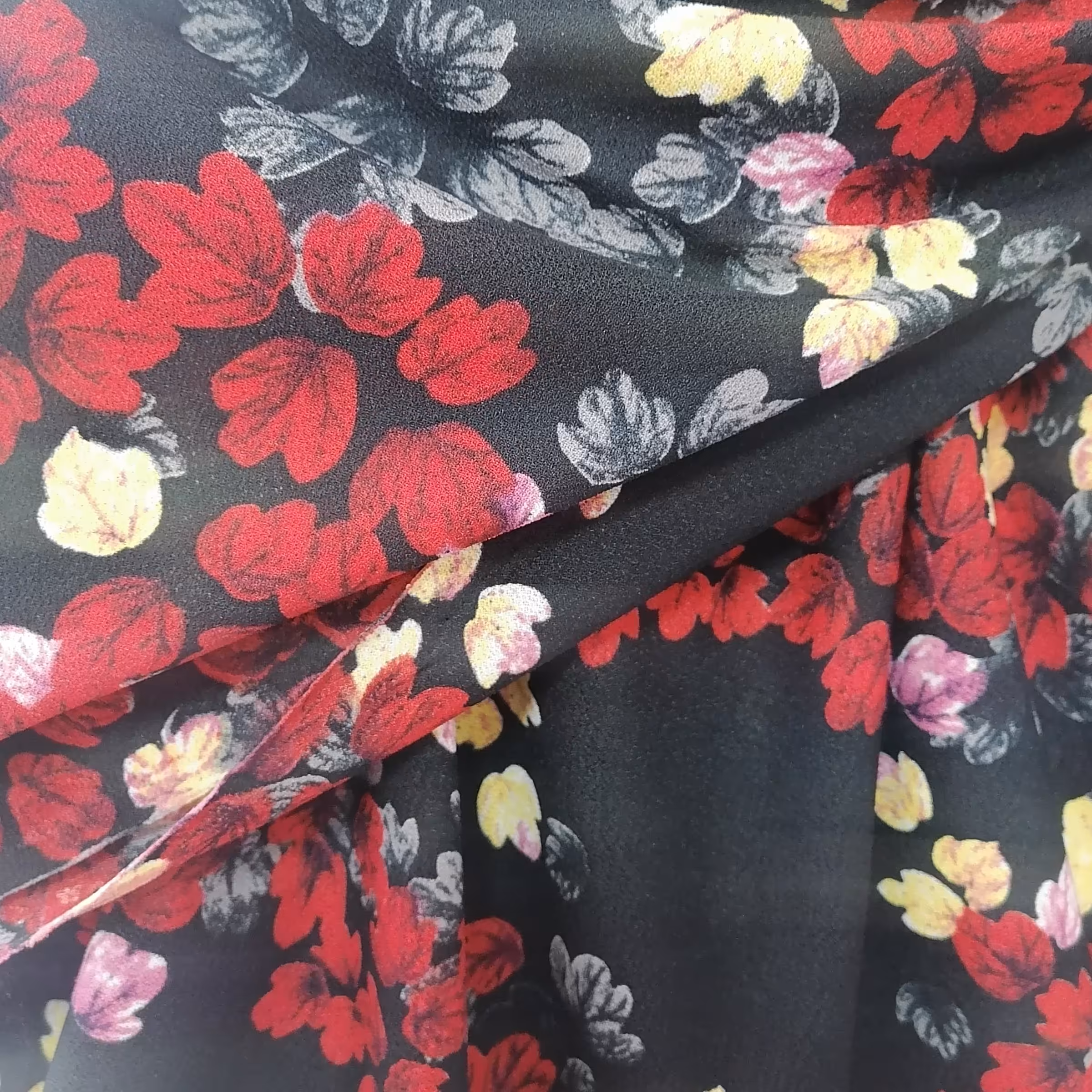 پارچه نخی زنانه  وارداتی تمام نخ عرض 150طرحهای جدید قیمت درجشده هرمتر