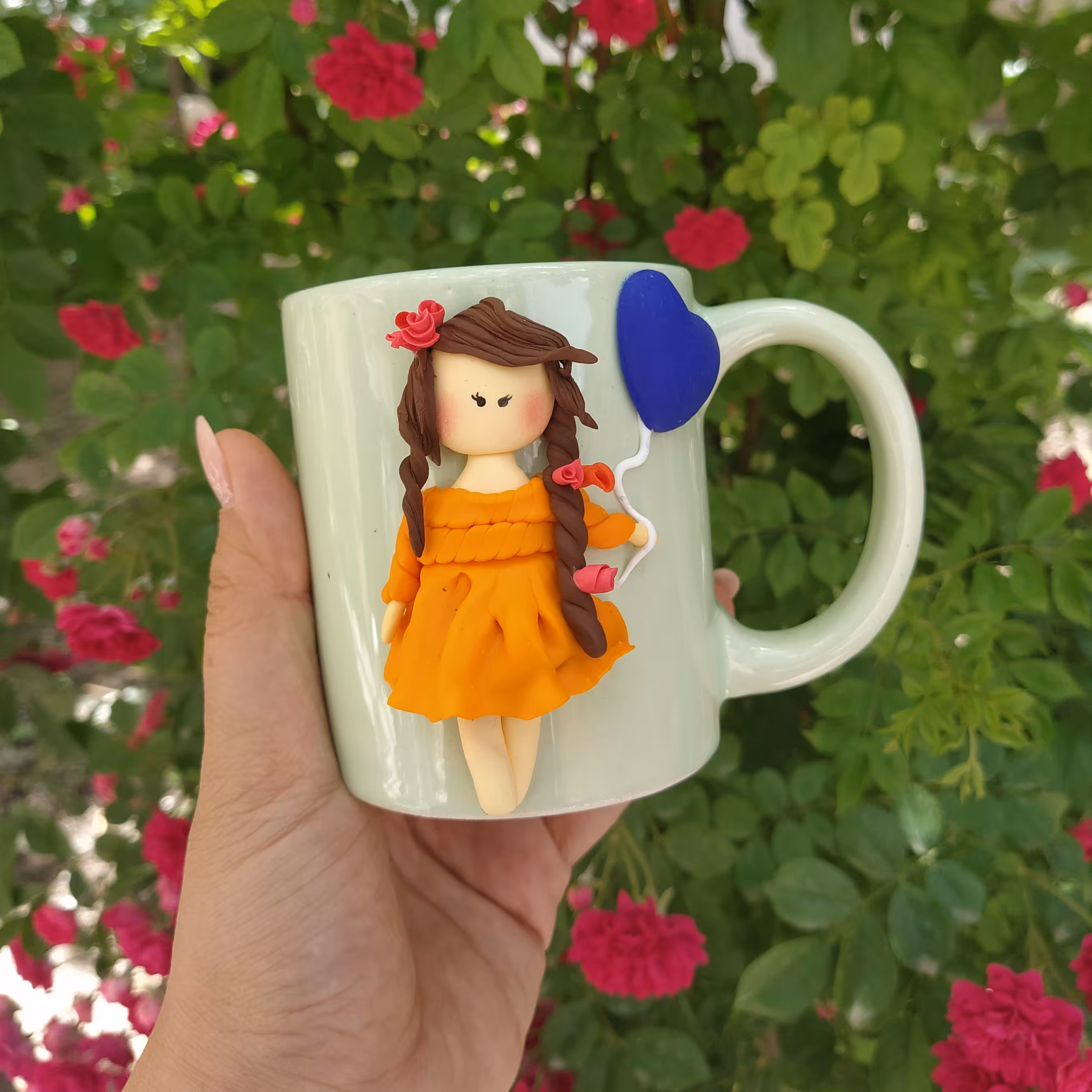 ماگ زیبا با عروسک پلیمری 