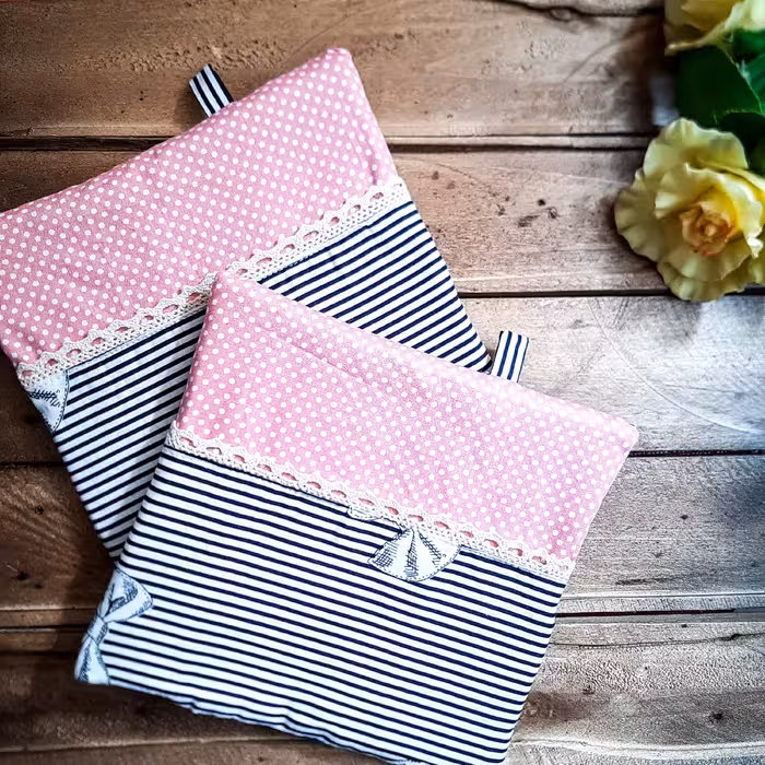 سرویس دمکنی قابلمه آشپزخانه طرح پاپیونی راه راه  سرمه ای با خالدار صورتی