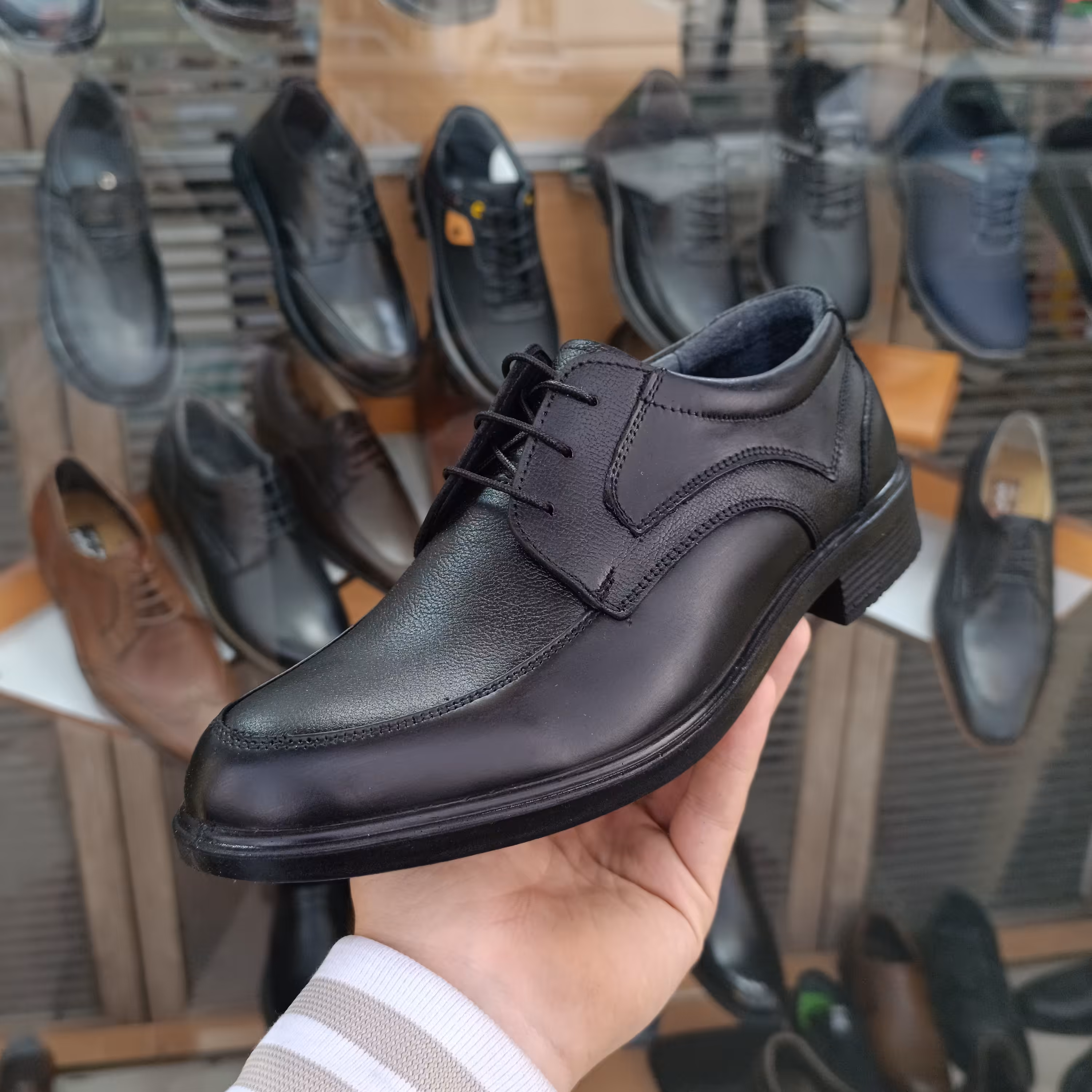 کفش مردانه چرم طبیعی چاپی مدل ساعتی با ( 6 ماه ضمانت ) و ( ارسال رایگان)