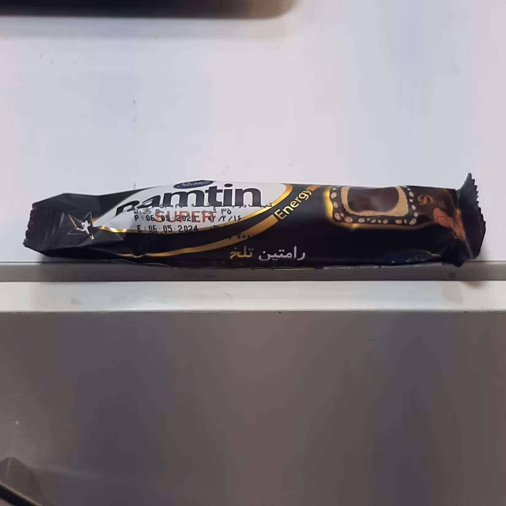 رامتین تلخ شونیز  فرآورده مغزدار با مغز قهوه و روکش فرآورده کاکائویی آجیل و خشکبار بادامک 