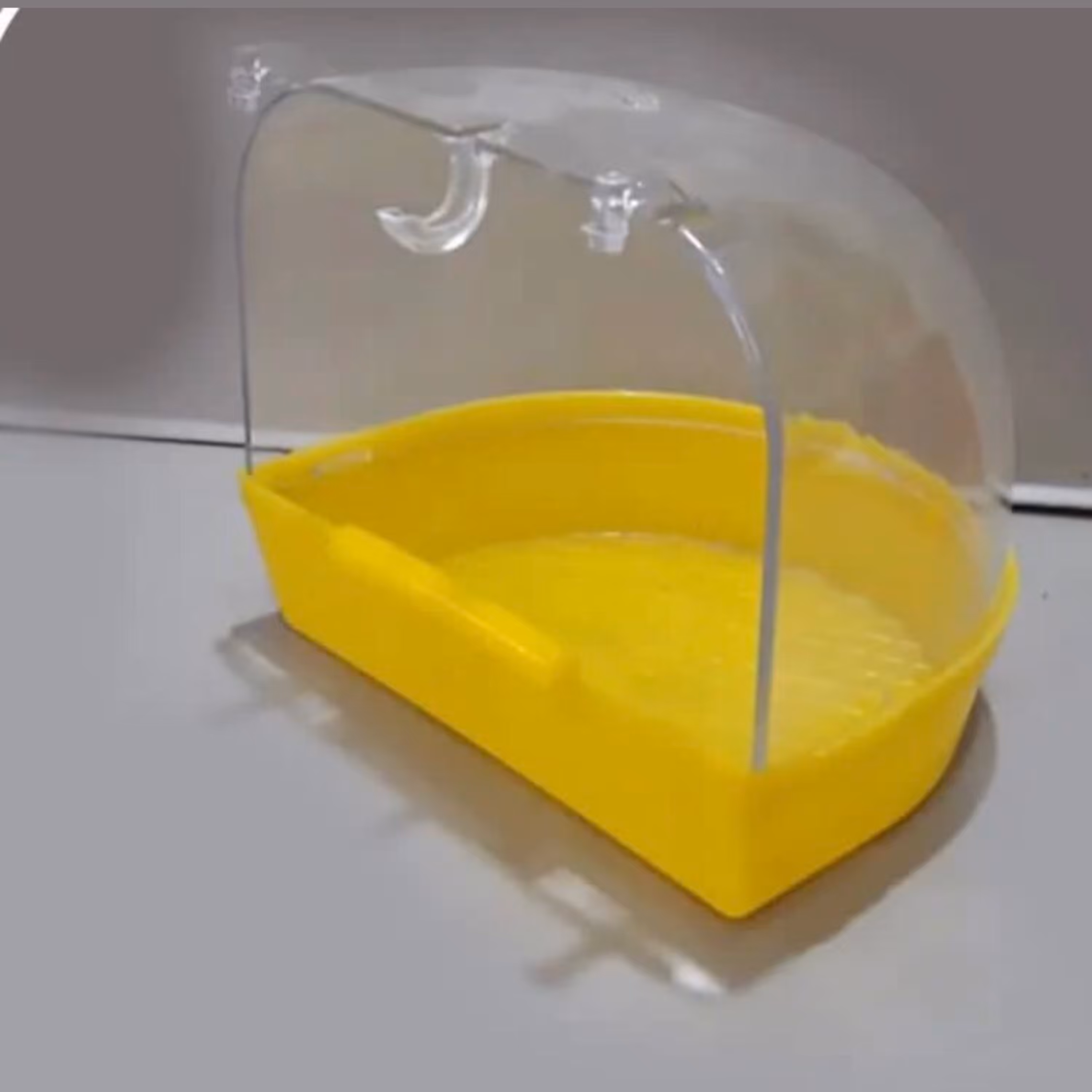 وان حمام متصل به قفس 