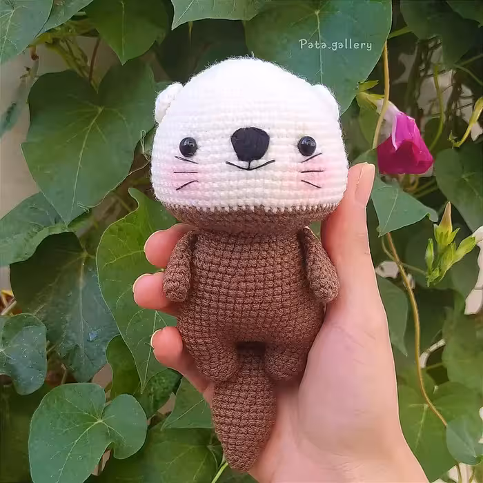 عروسک بافتنی سمور آبی مناسب سیسمونی و به عنوان اساب بازی کودک