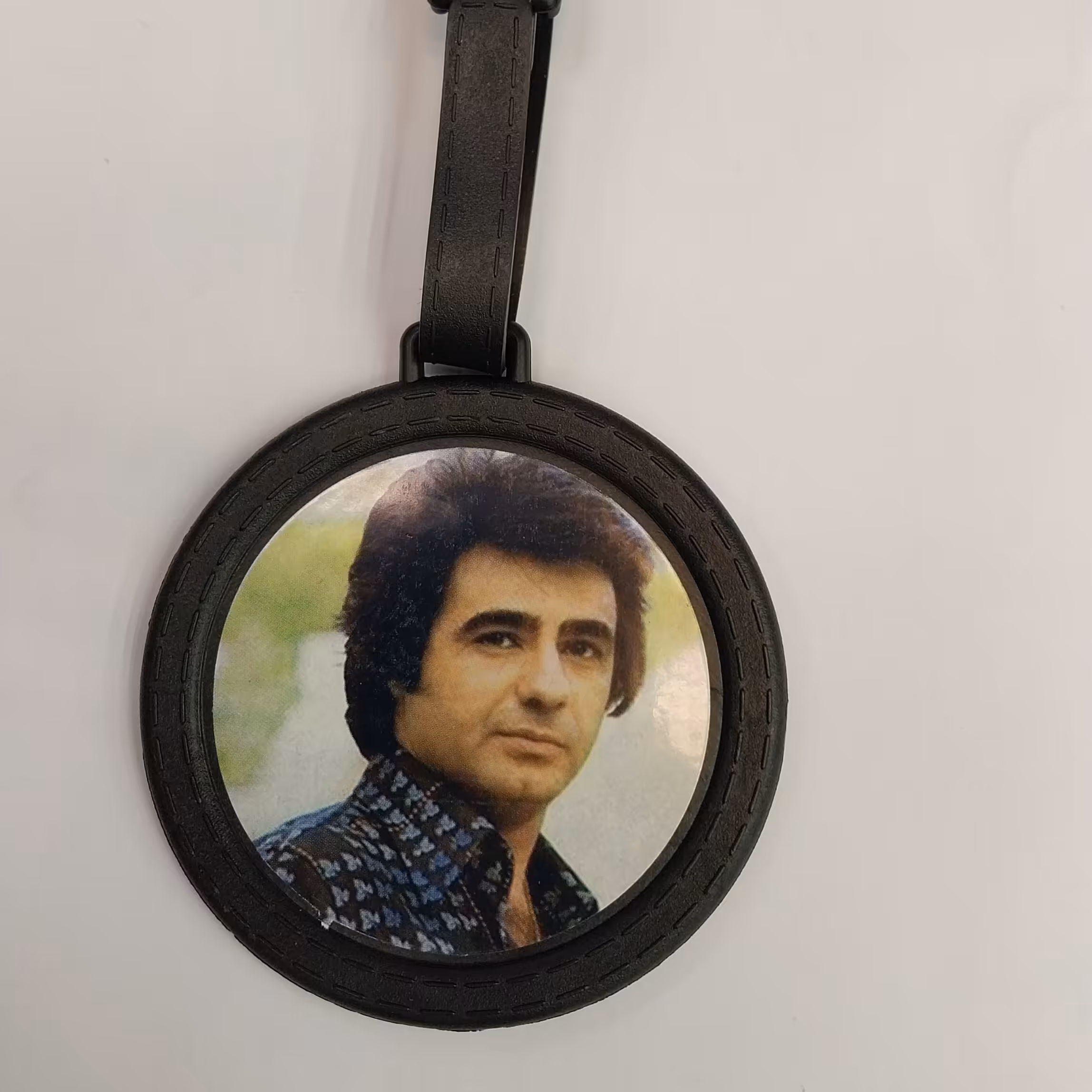  آویز  فردین  خودرو m.k هر طرف یک عکس متفاوت داره اگزوز پرشین سادات اسپرت 110