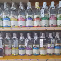 عرق معده و گوارش اعلا آقا بزرگ کاشان یک لیتری ارسال به سراسر ایران با پست سریع