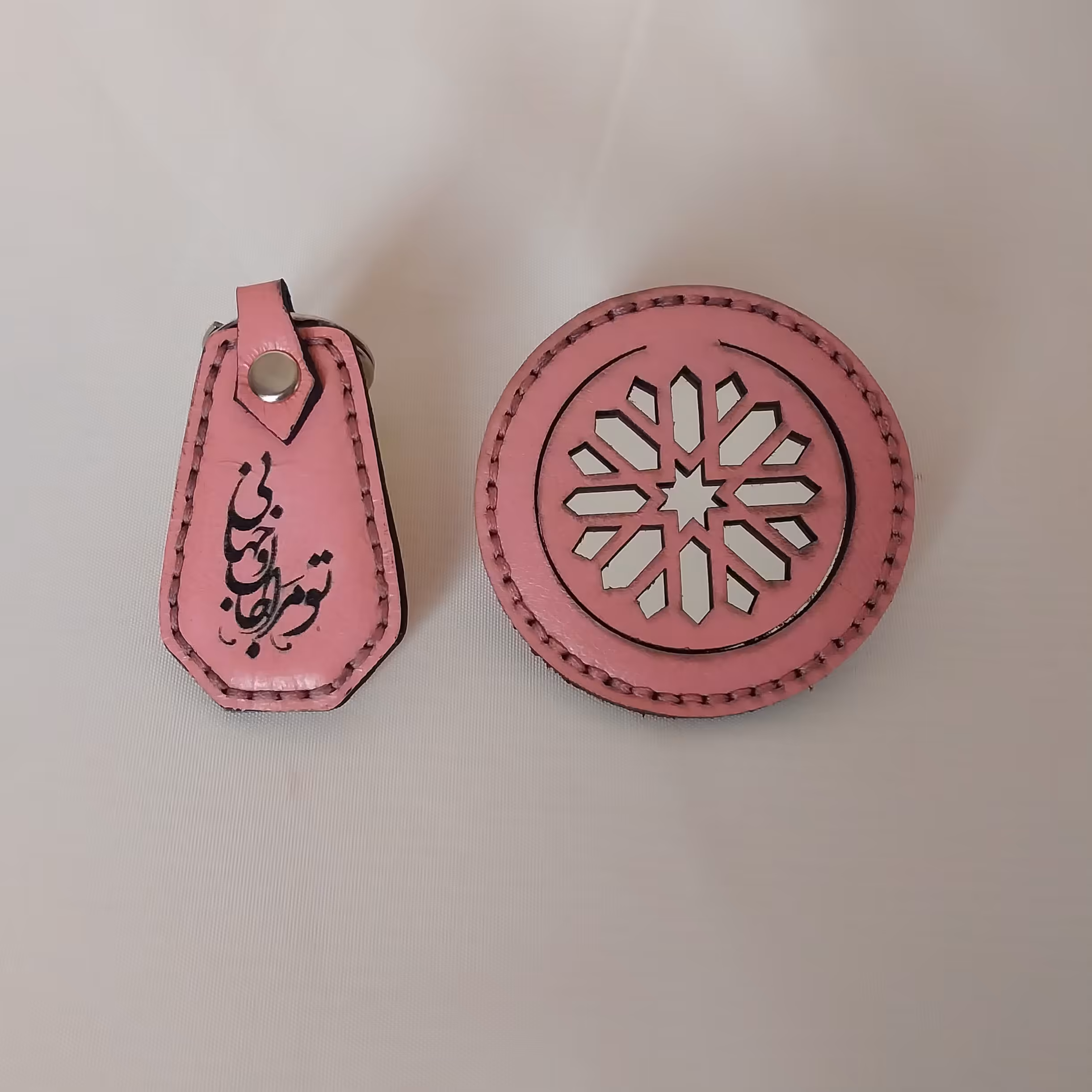 دوعدد آینه و دوعدد جاکلیدی چرم باهم