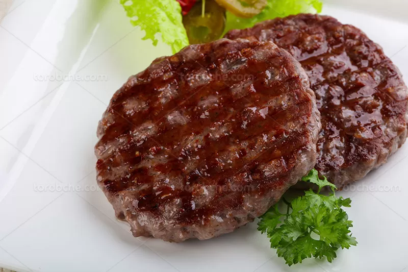 عکس گوشت همبرگر با خیارشور | گرافیک با طعم تربچه